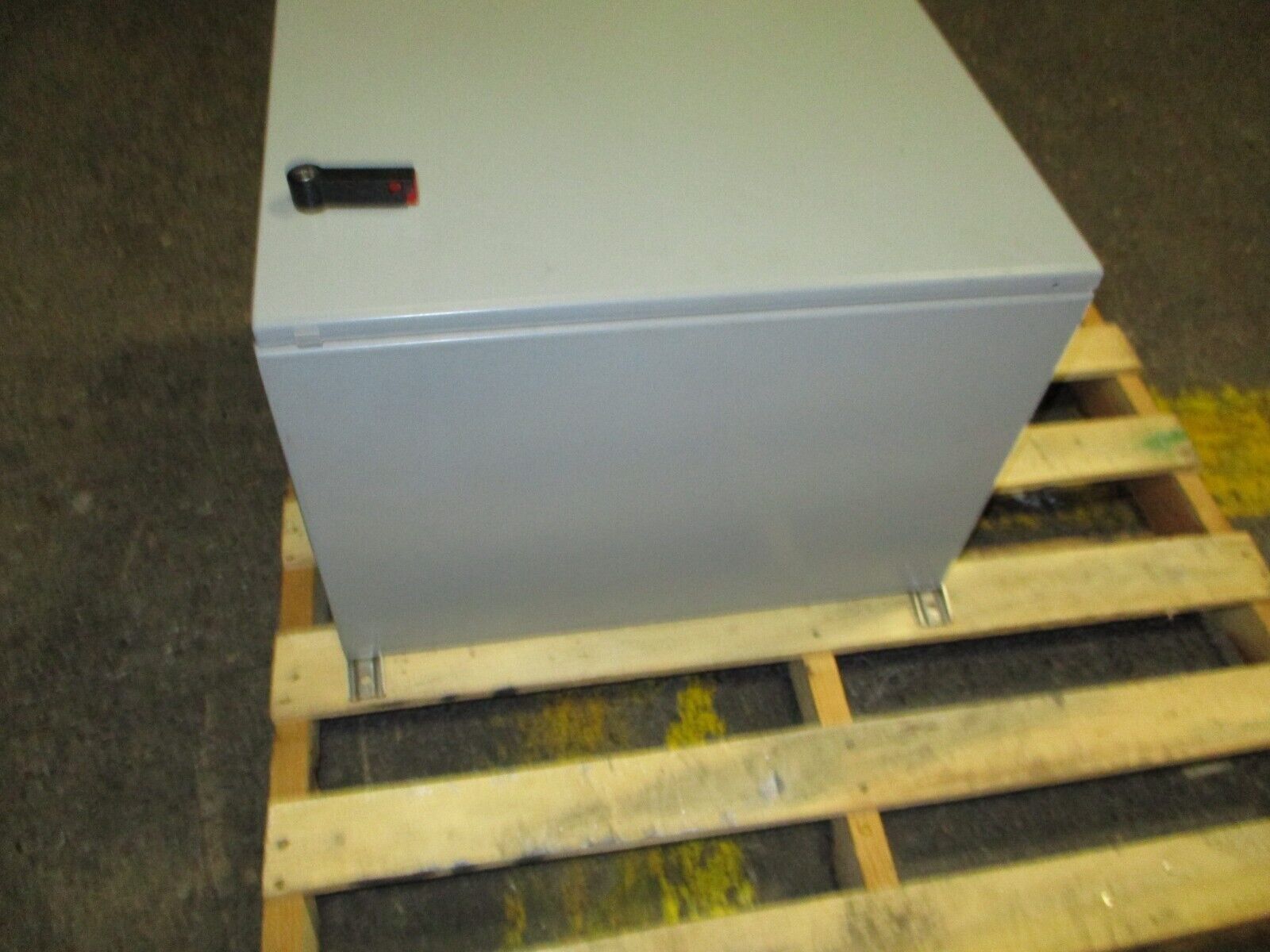 Hoffman Type 4, 12 Enclosure CSD242416/SPL Size: 24" x 24" x 16" *Dented* Used