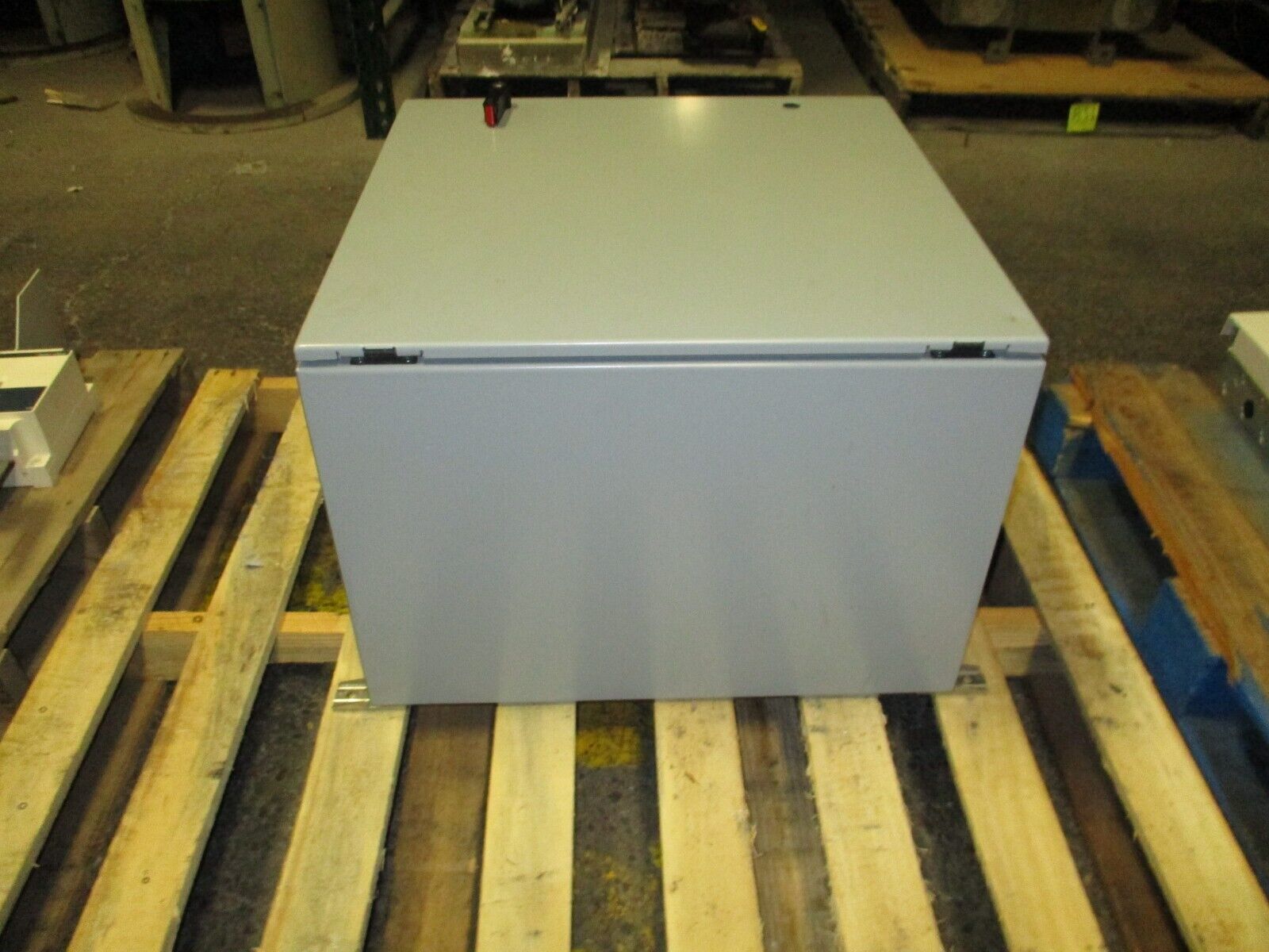 Hoffman Type 4, 12 Enclosure CSD242416/SPL Size: 24" x 24" x 16" *Dented* Used