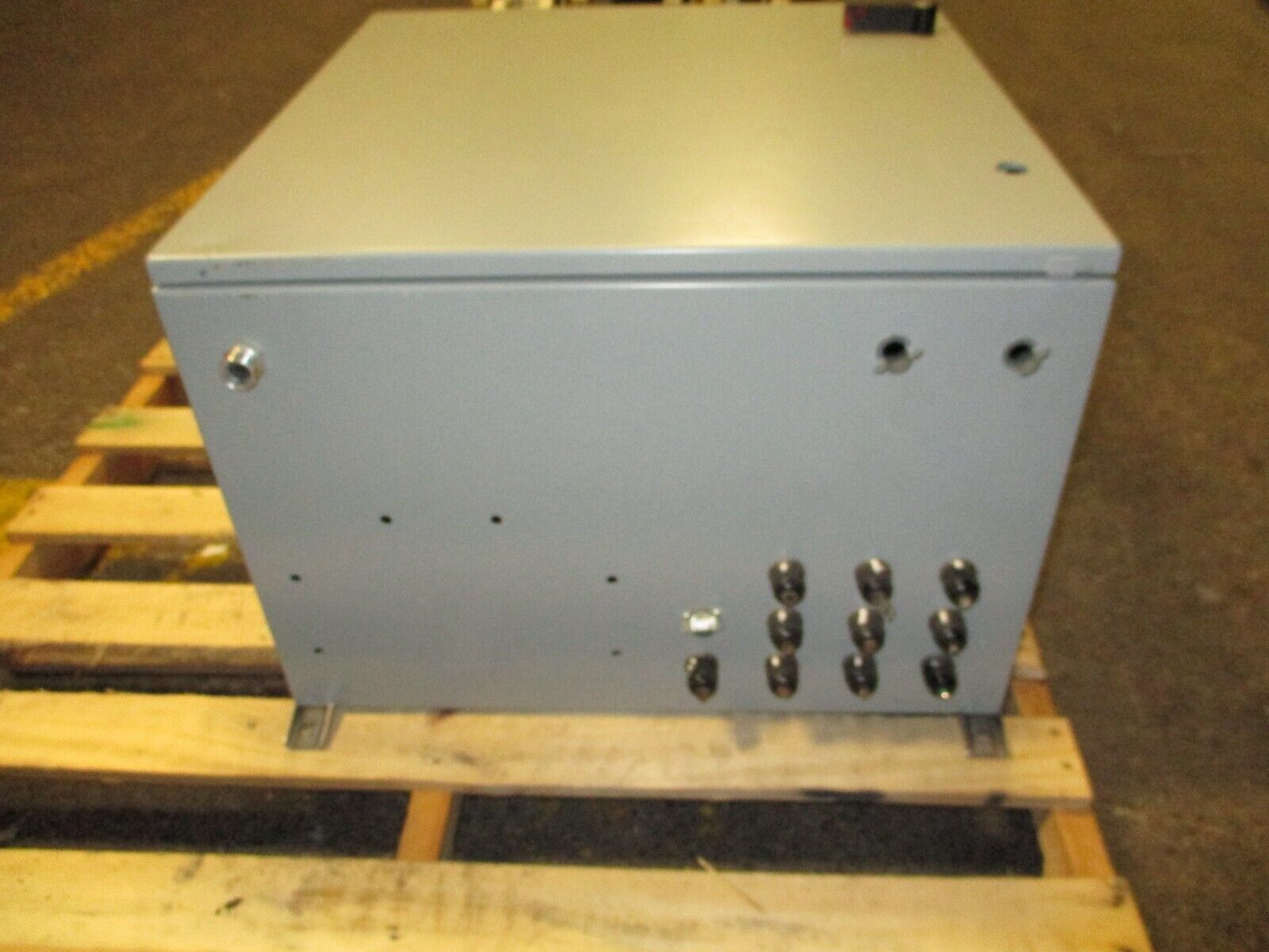 Hoffman Type 4, 12 Enclosure CSD242416/SPL Size: 24" x 24" x 16" *Dented* Used