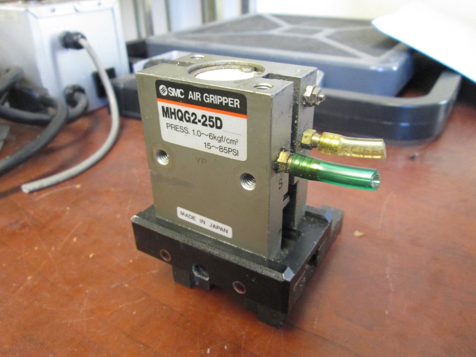 SMC Air Gripper MHQG2-25D 15-85PSI 1.0~GKgF/cm² Used