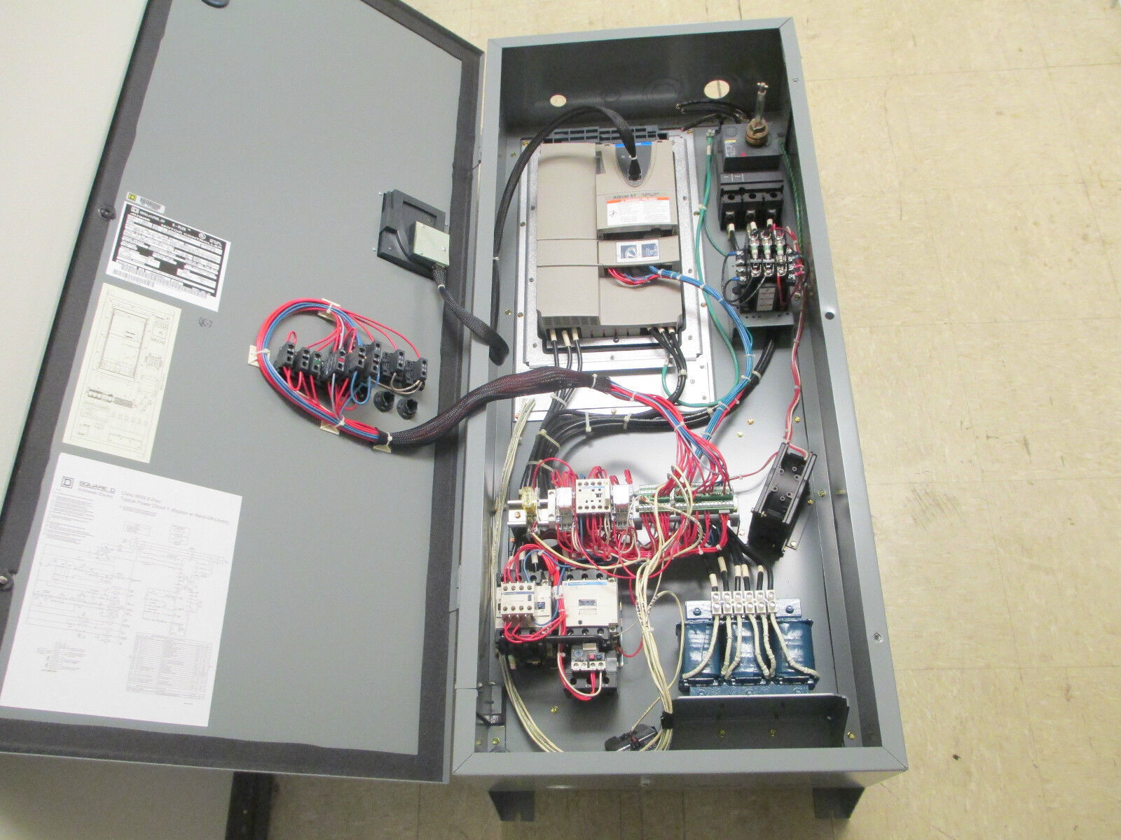 Square D E-Flex Motor Controller ATV61HD18N4 30HP 22 KW 40A 460V Used