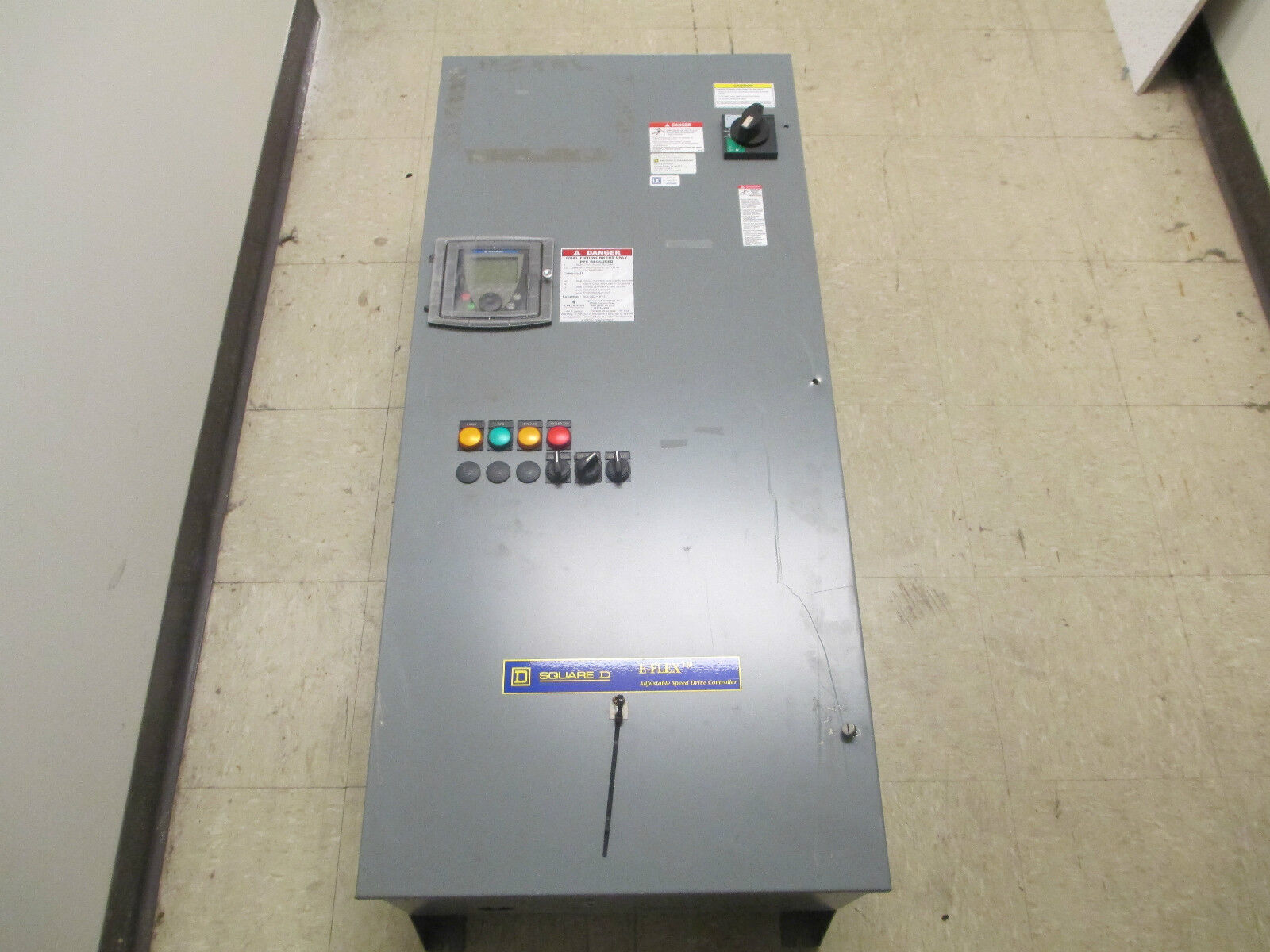 Square D E-Flex Motor Controller ATV61HD18N4 30HP 22 KW 40A 460V Used