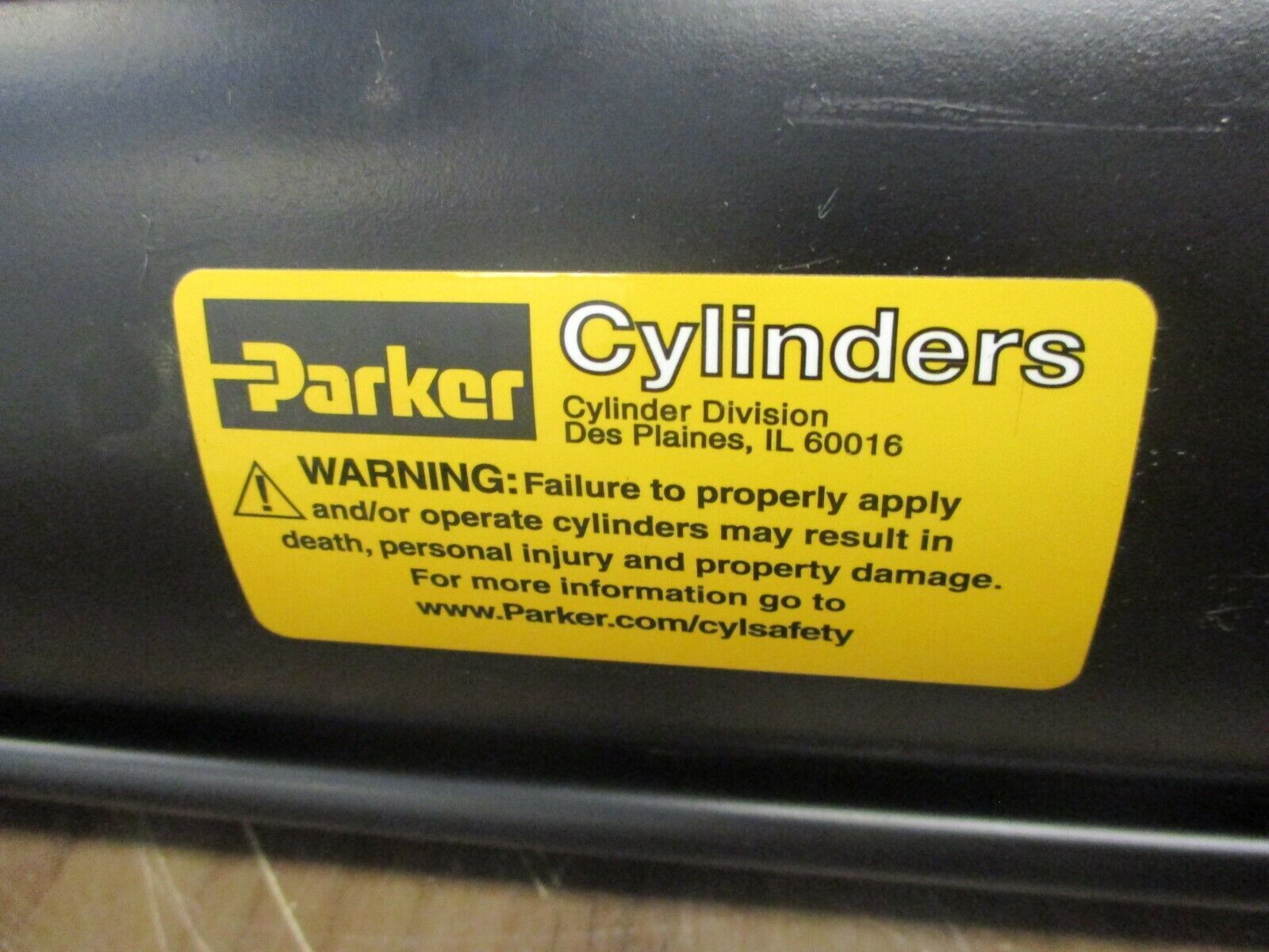 Parker Air Cylinder 5.00CJ2ALU39AC18.000 250PSI Used