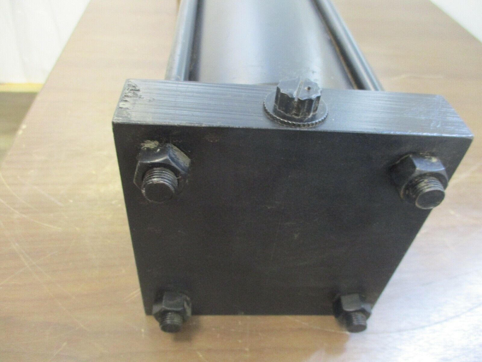Parker Air Cylinder 5.00CJ2ALU39AC18.000 250PSI Used