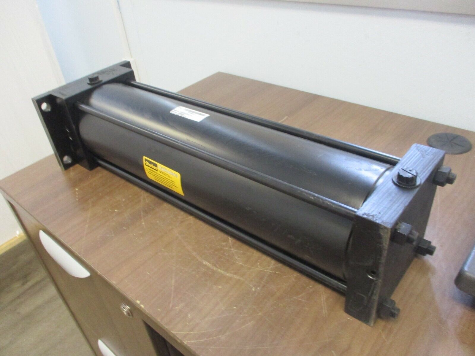 Parker Air Cylinder 5.00CJ2ALU39AC18.000 250PSI Used