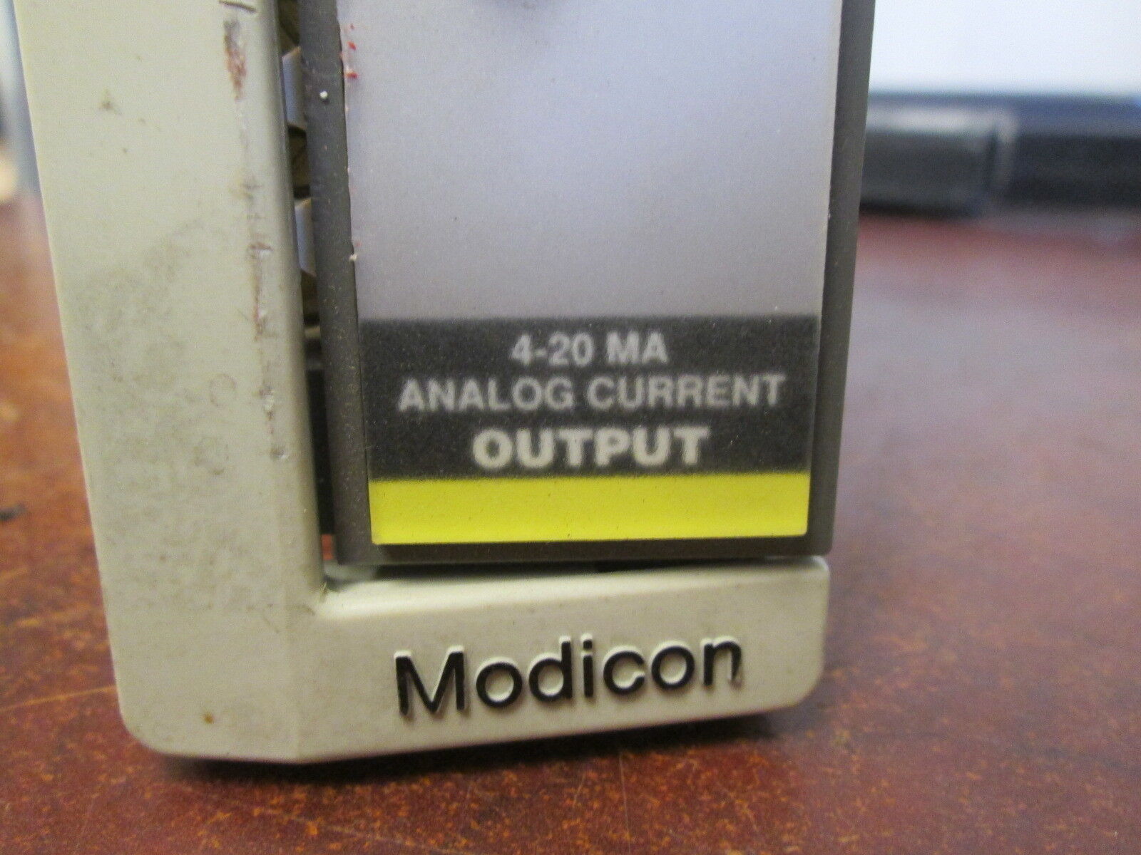 Modicon Analog Current Output Module AS-B872-100 4-20mA Used
