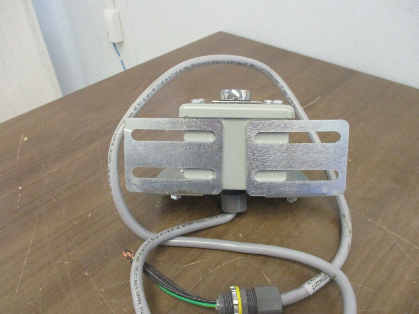 Hoffman Push Button Enclosure w/ Reset Button E1PBG Nema 12,13 Used