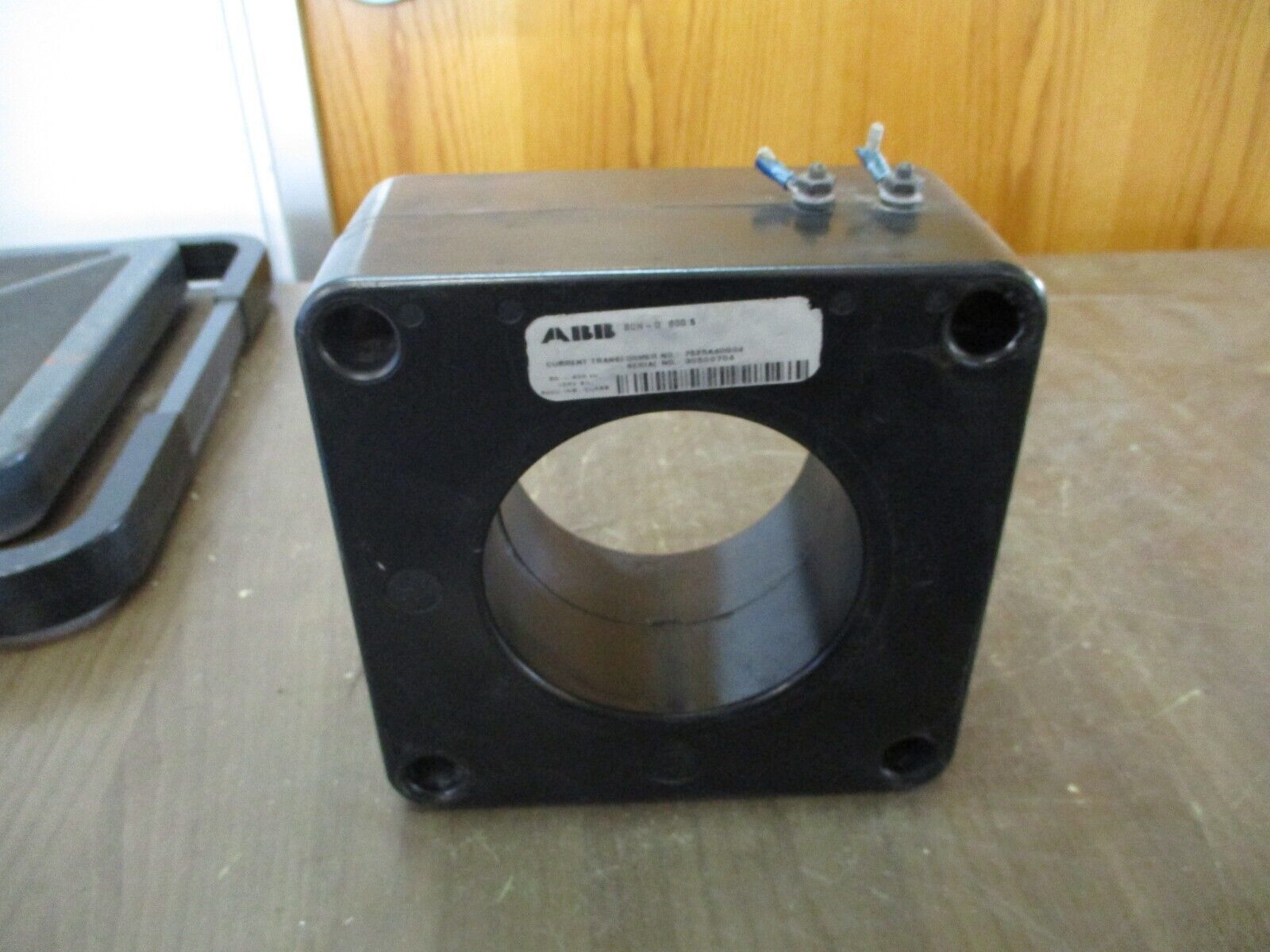 ABB SCN-D Current Transformer 7526A80G04 Ratio 600:5A 600V 50-400Hz 10kV BIL