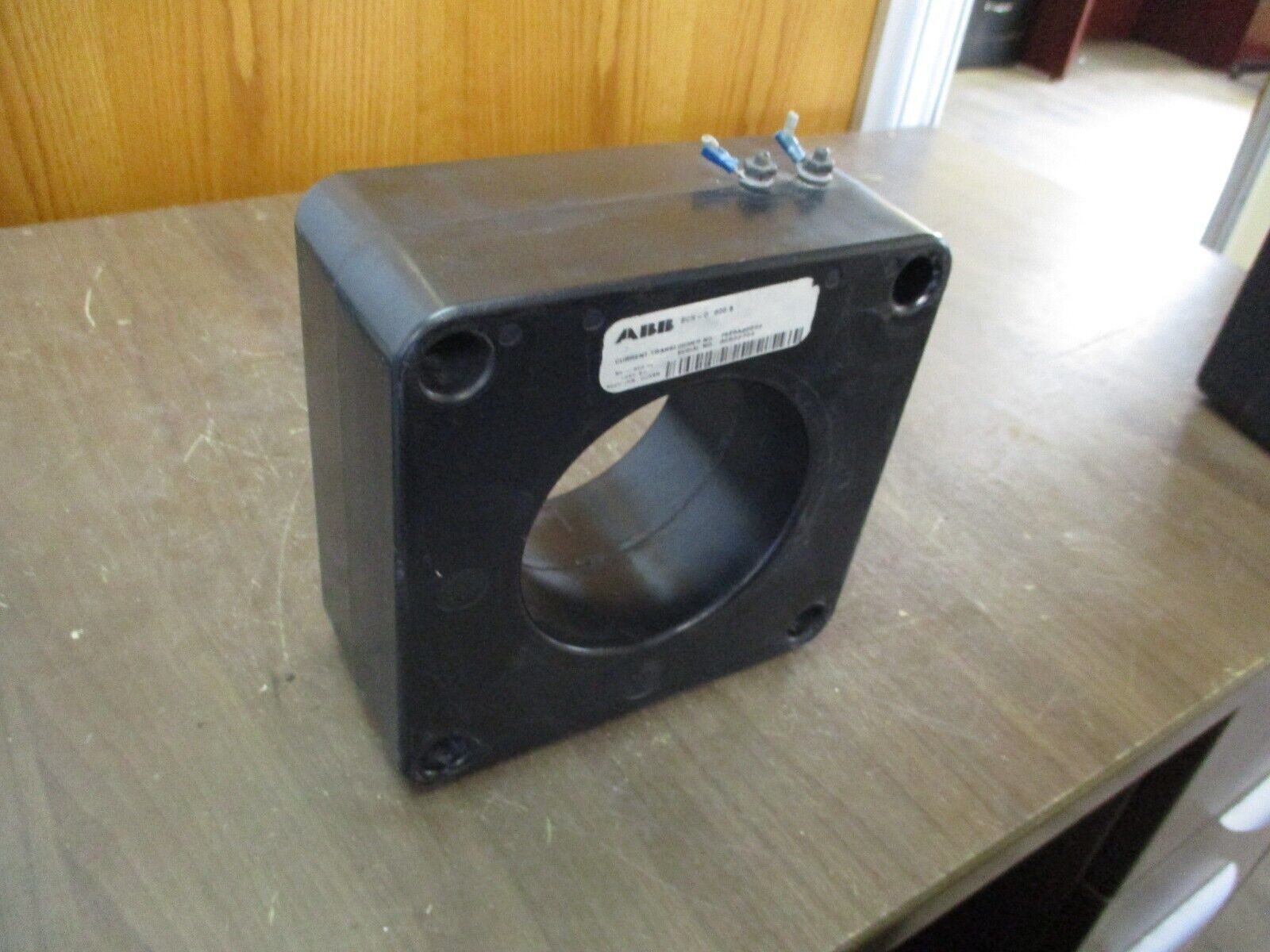 ABB SCN-D Current Transformer 7526A80G04 Ratio 600:5A 600V 50-400Hz 10kV BIL