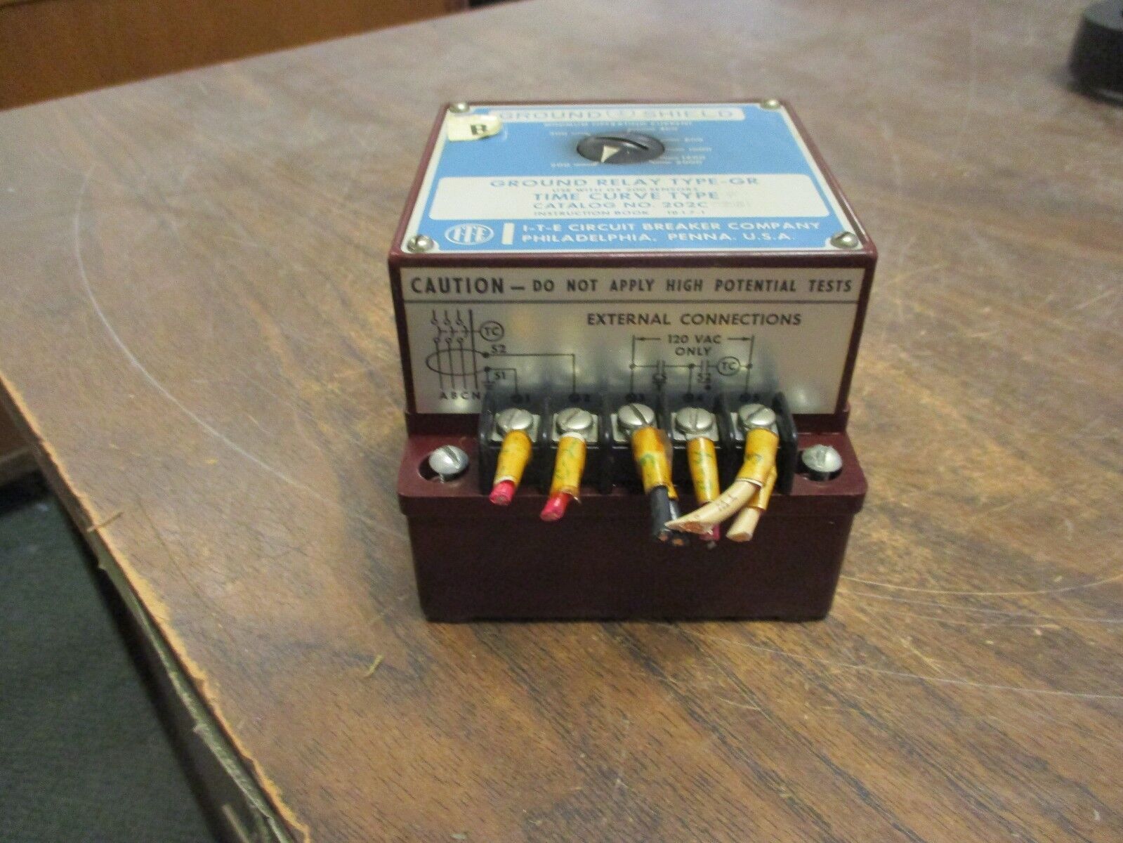 ITE Type GR Ground Relay 202C5261 Time Curve Type F Range: 200-2000A Used