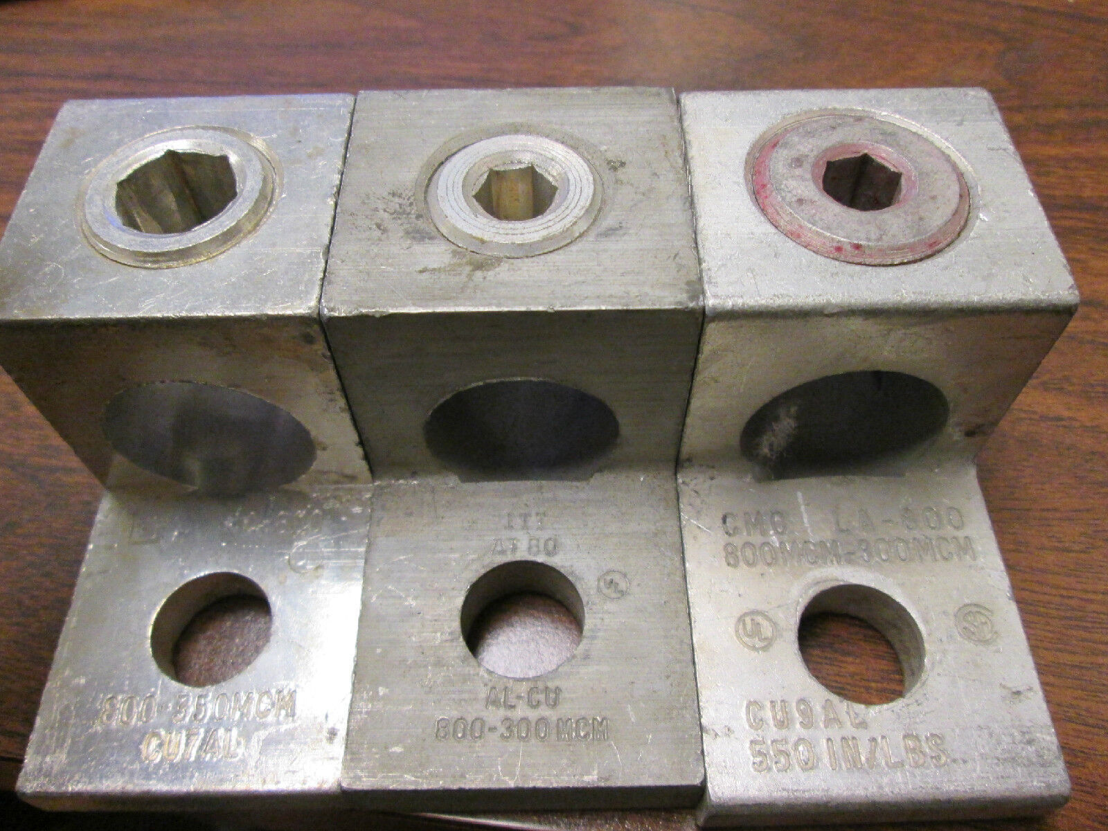 One Conductor Lug Connector 800 -350 MCM *Box of 3* Used