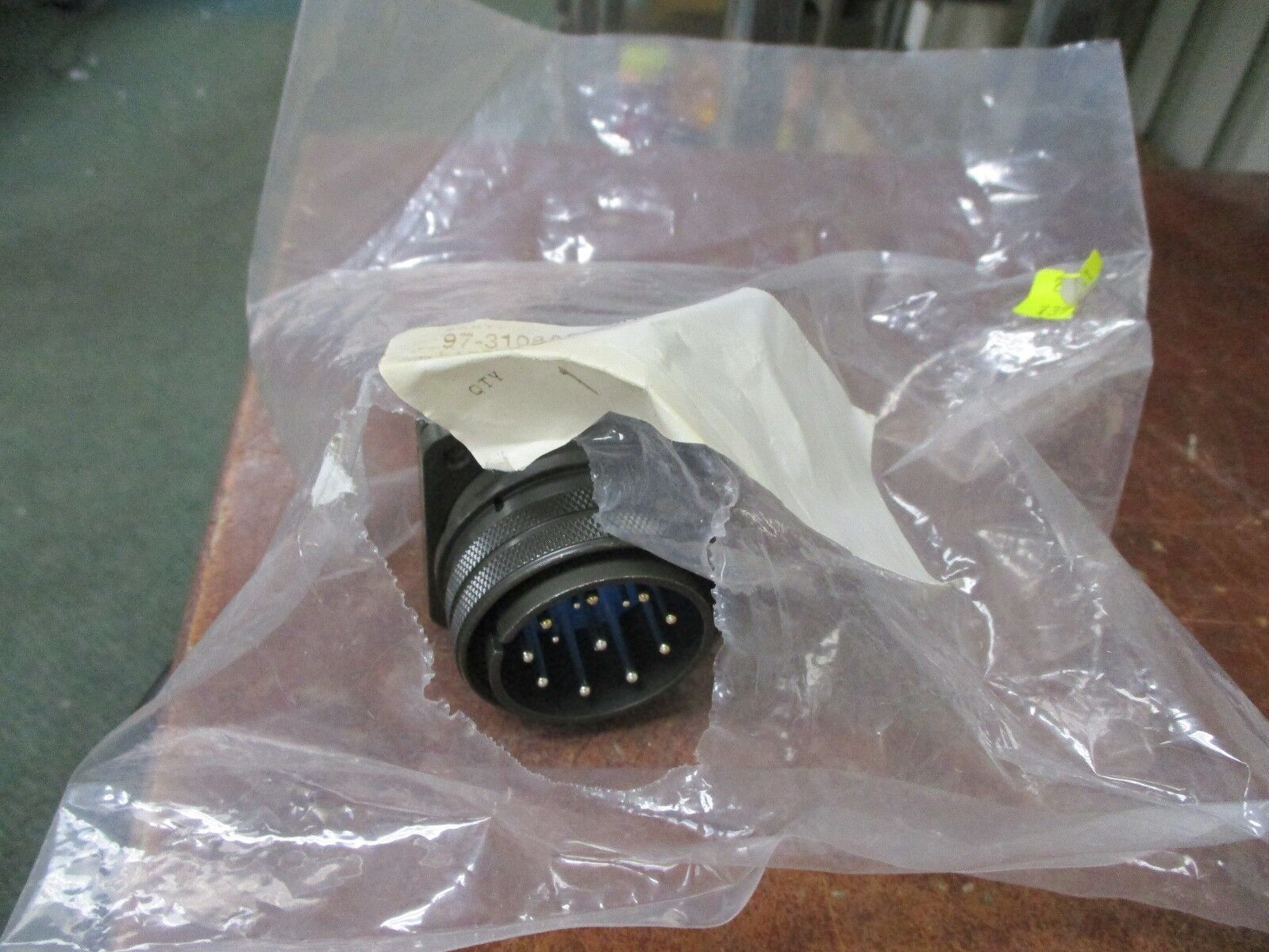 Amphenol Series 97 Circular Plug 97-3108A28-20P New Surplus