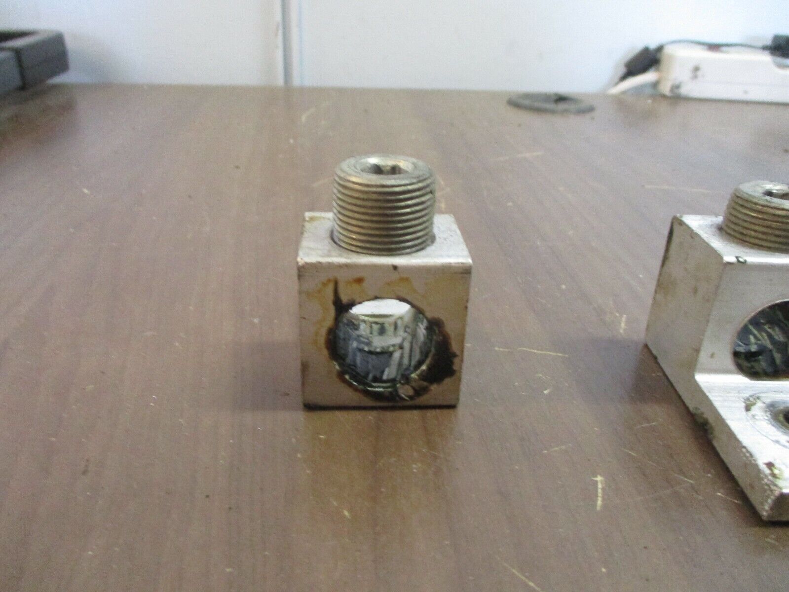 Ilsco Mechanical Lug D982 TA-500 500MCM-4 *Lot of 3* Used