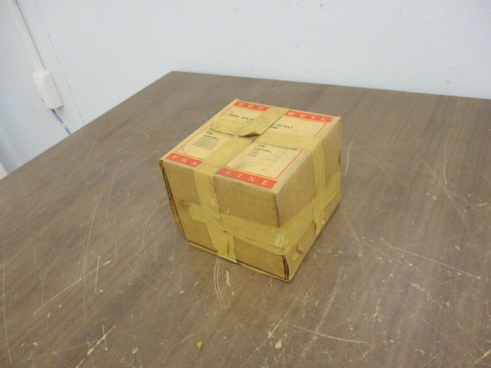 Honeywell Tradeline Adatrol Valve Operator CV404A 1014 120V New Surplus