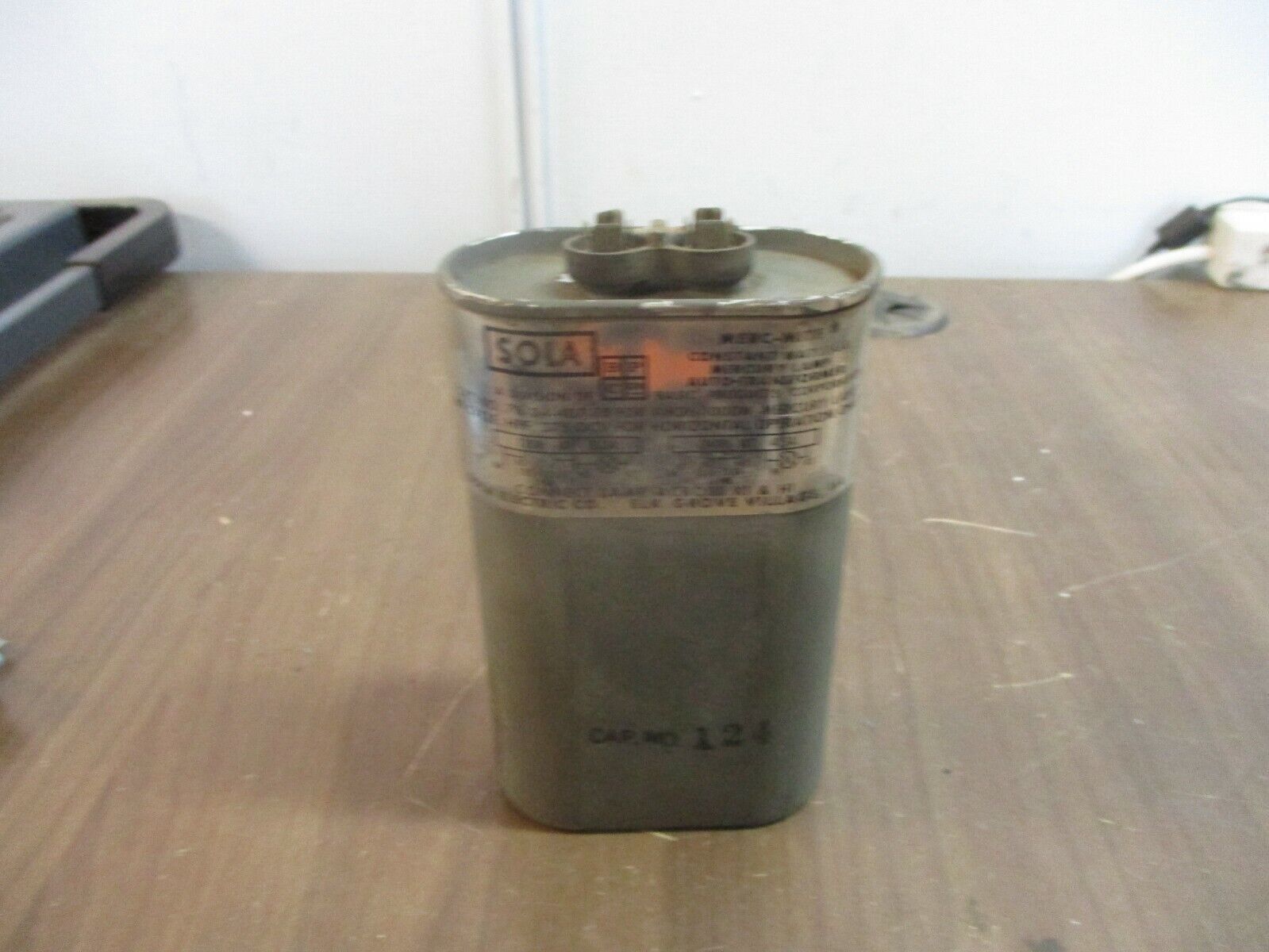Sola Merc-Mite Capacitor 78-24-407-38 For 1-H36-1000W Lamp 120/240V 60Hz Used
