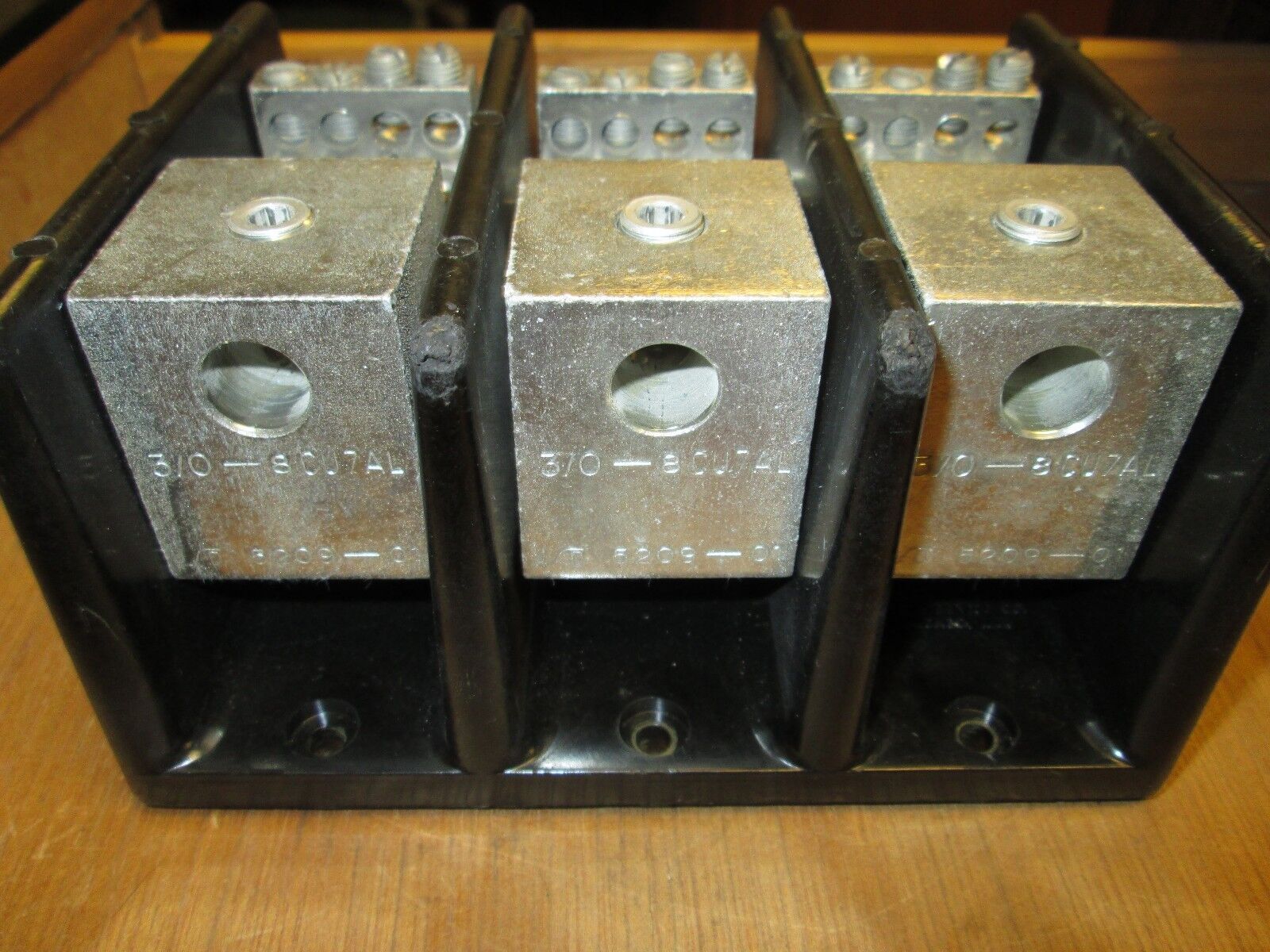 USD Terminal Block 16432 line (1) 3/0-#8 load (12) #4-#14 3P Used
