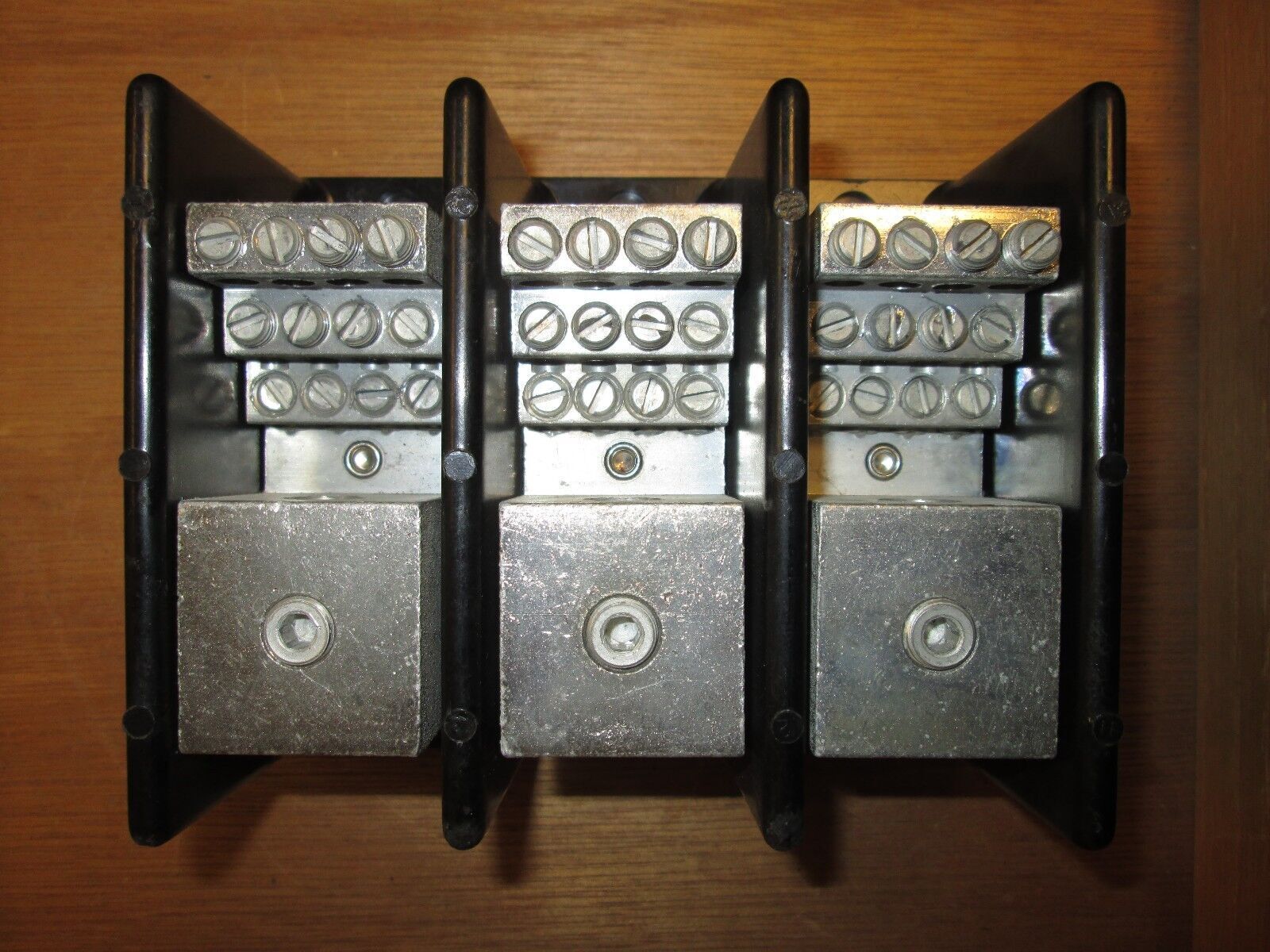 USD Terminal Block 16432 line (1) 3/0-#8 load (12) #4-#14 3P Used
