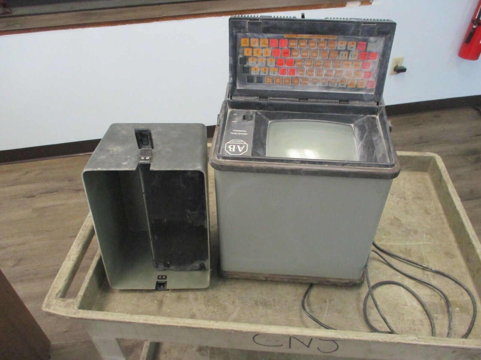 Allen-Bradley Industrial Terminal 1770-TA Ser. B F/W Rev. C 120/240V 1/0.5A Used