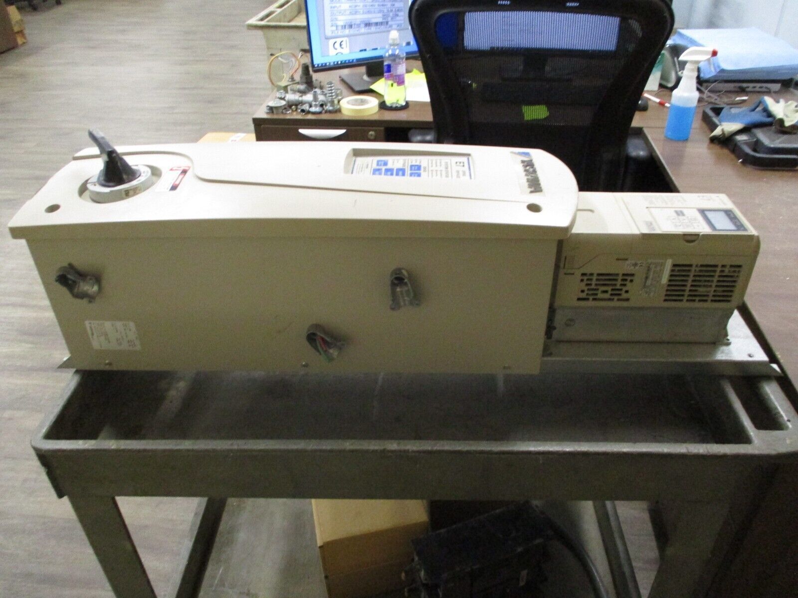 Yaskawa E7 AC Drive w/ Bypass CIMR-E7U23P71A-115 5HP 3Ph w/ Keypad Used