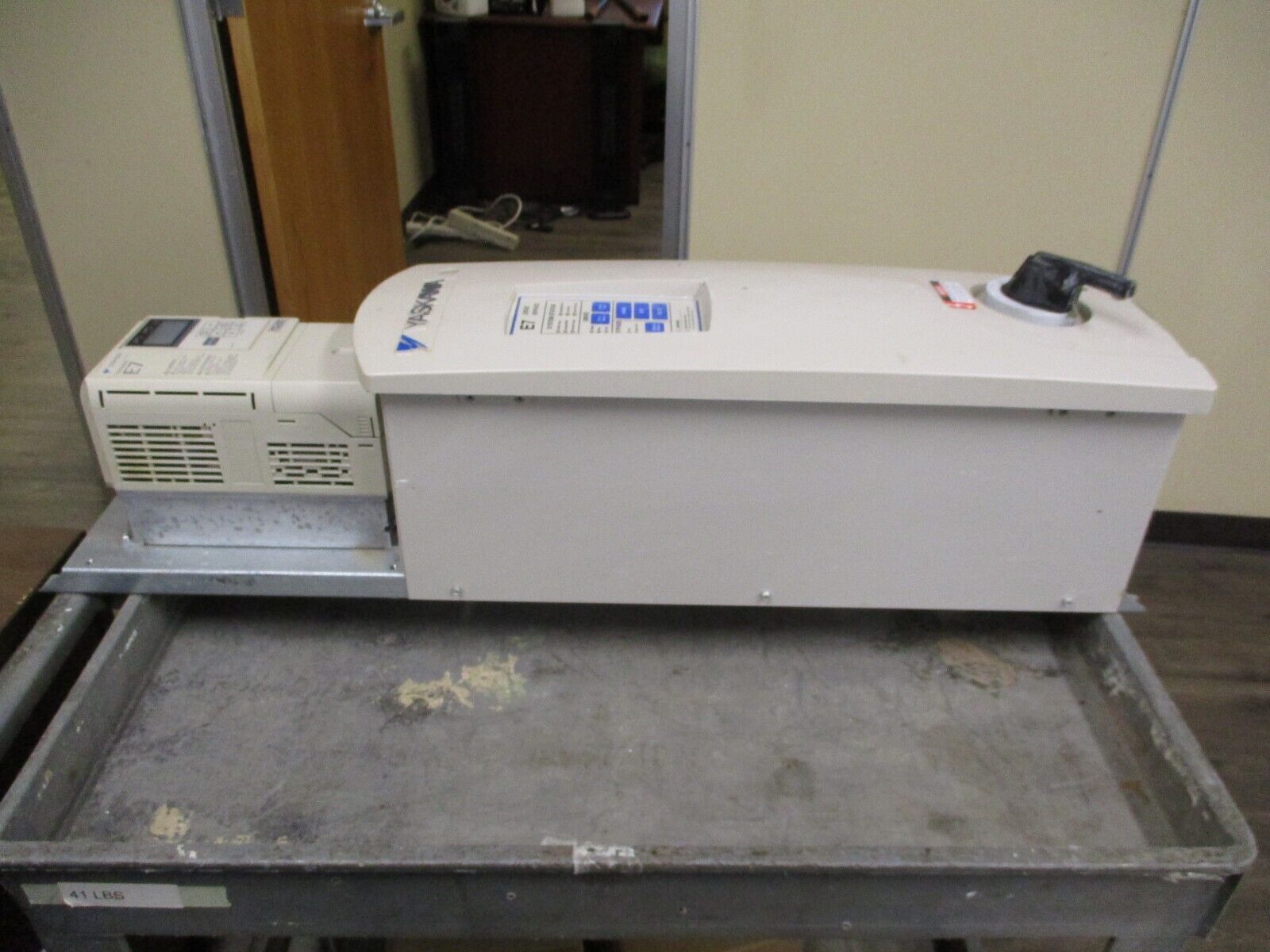 Yaskawa E7 AC Drive w/ Bypass CIMR-E7U23P71A-115 5HP 3Ph w/ Keypad Used