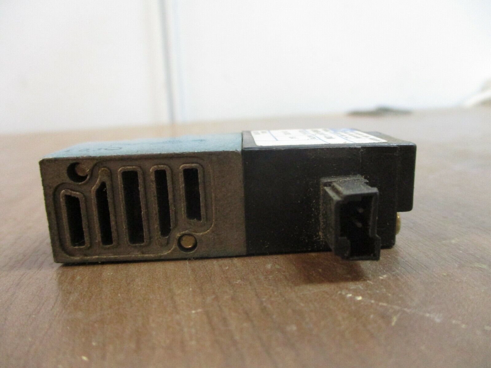 MAC Solenoid Valve DMB-DDAP-1DM 24VDC 5.4W 120PSI Used