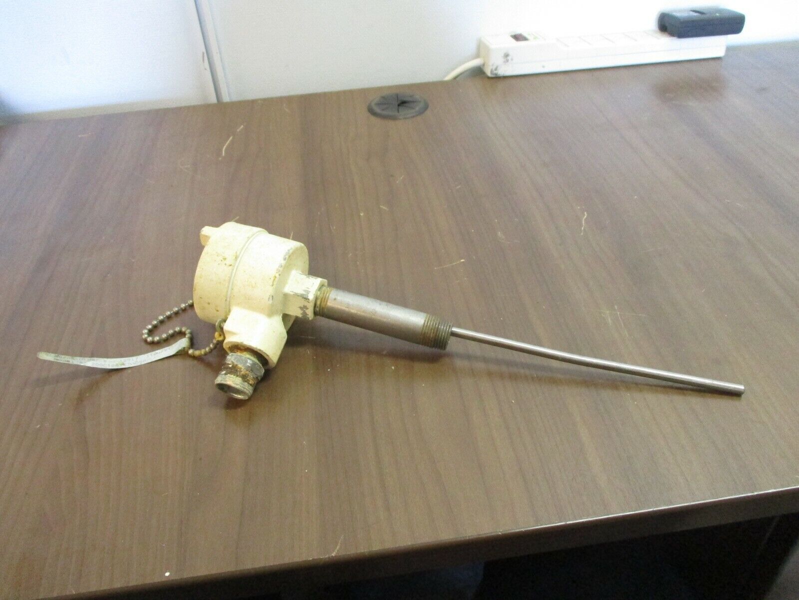 Burns Engineering Temperature Sensor 200C10A2E2A090 Used