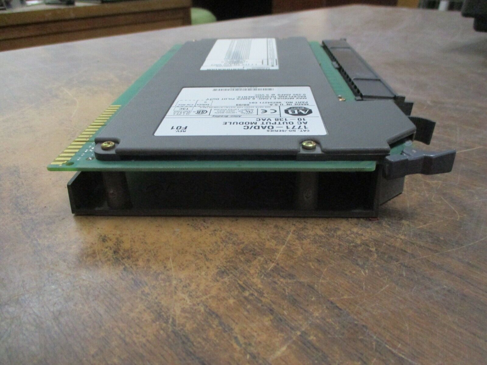 Allen-Bradley AC Output Module 1771-OAD/C Rev F01 10-138VAC *Missing Cover* Used
