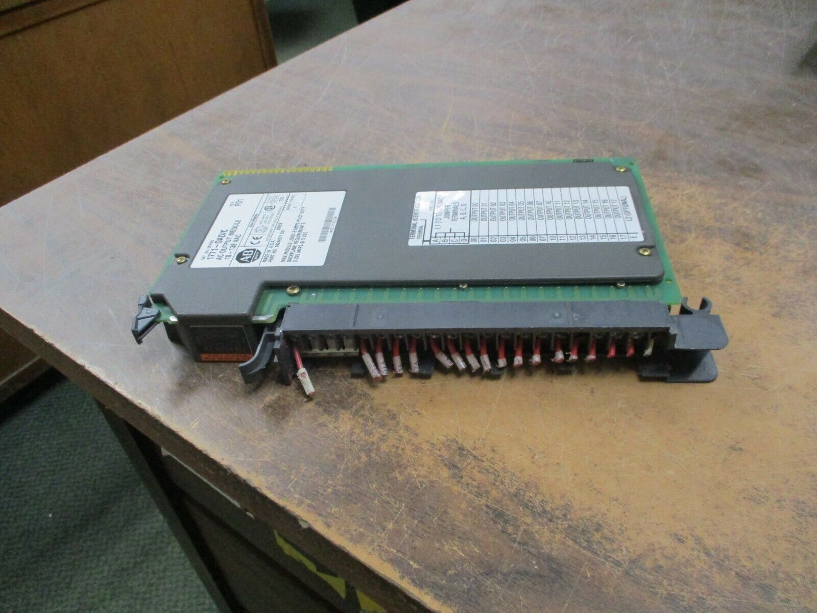 Allen-Bradley AC Output Module 1771-OAD/C Rev F01 10-138VAC *Missing Cover* Used