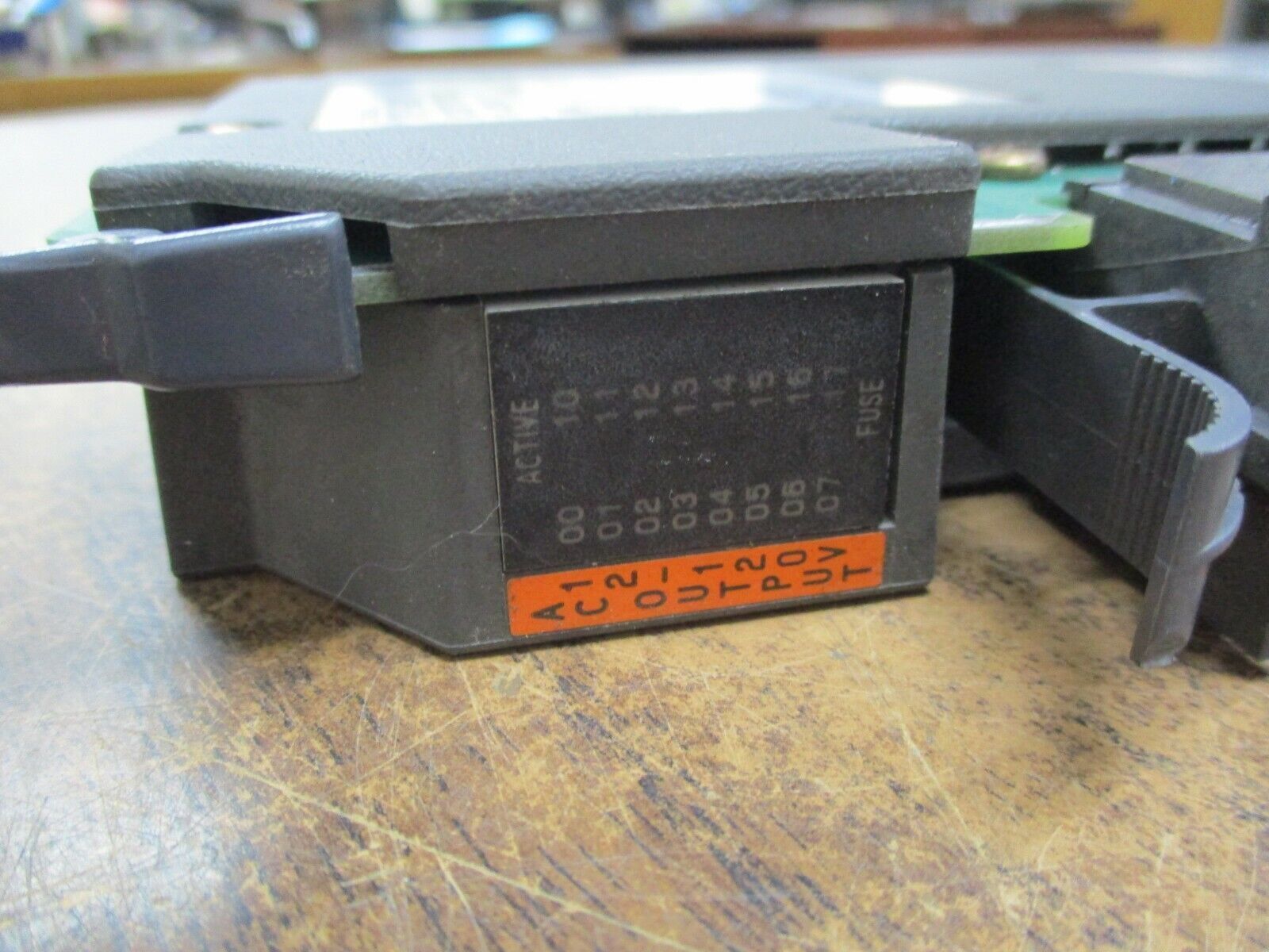 Allen-Bradley AC Output Module 1771-OAD/C Rev F01 10-138VAC *Missing Cover* Used
