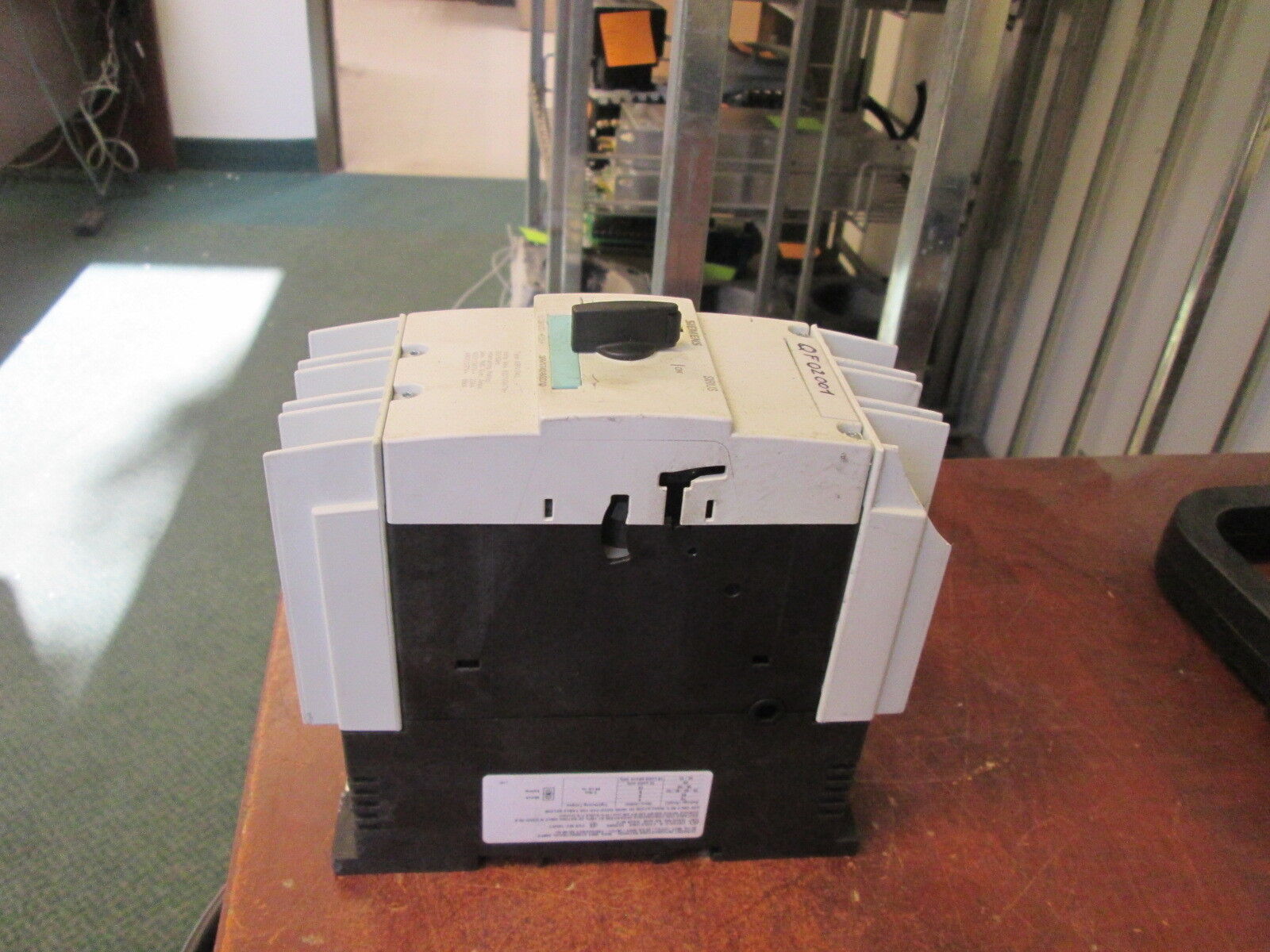 Siemens Sirius Motor Protector 3RV1742-5GD10 40A 600V "Chipped casing" Used