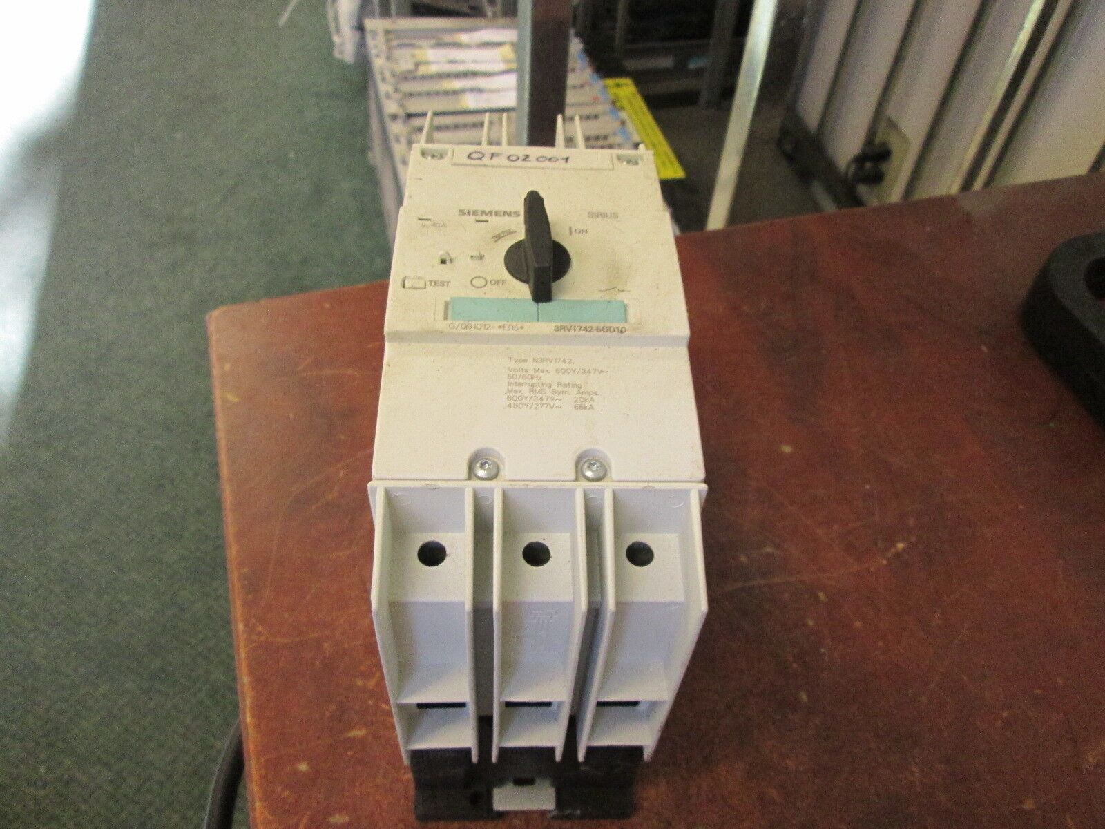 Siemens Sirius Motor Protector 3RV1742-5GD10 40A 600V "Chipped casing" Used
