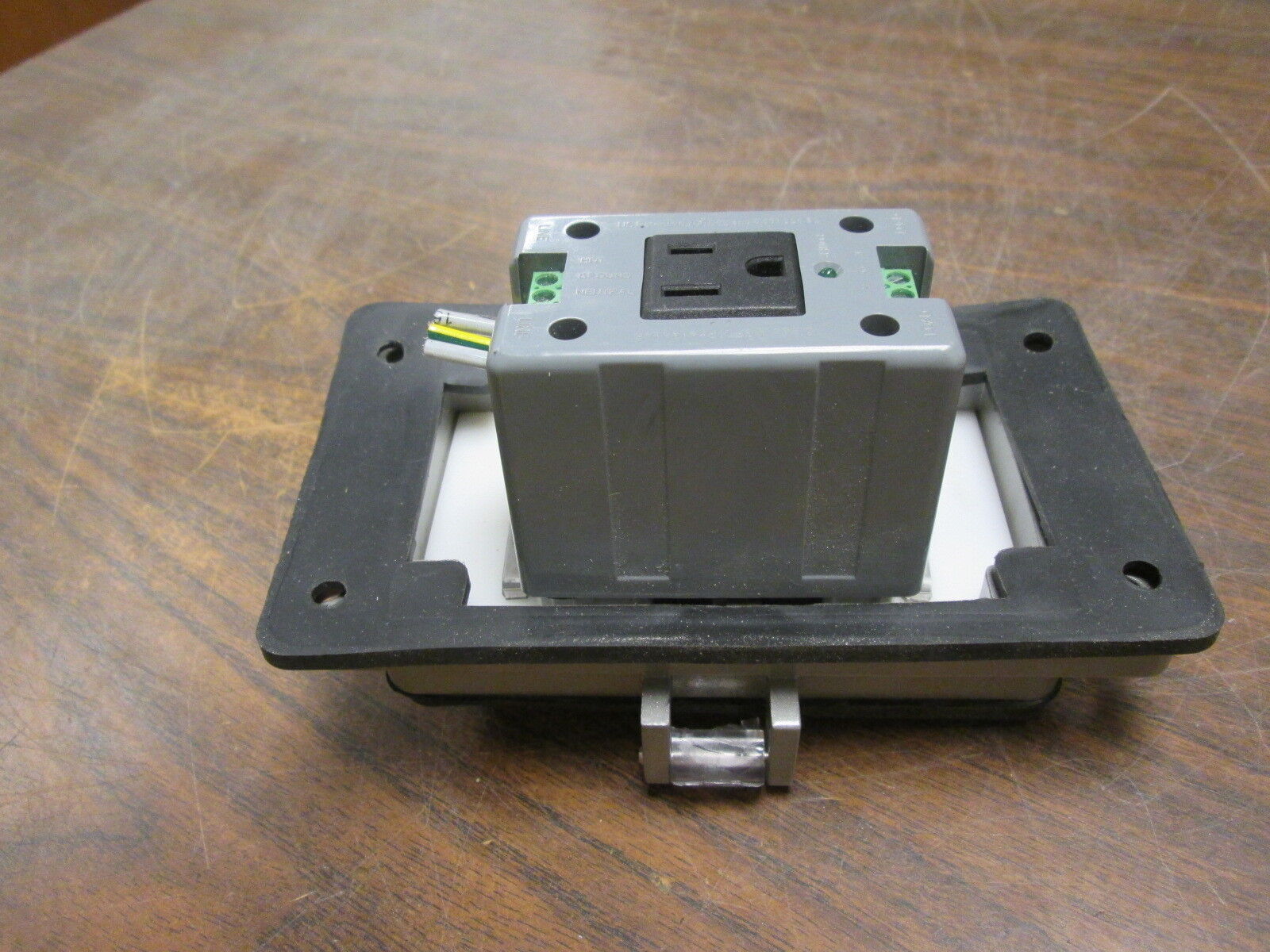 Grace Engineered Products Grace Port Interface P-R33-M3RF0 120VAC 5A Used