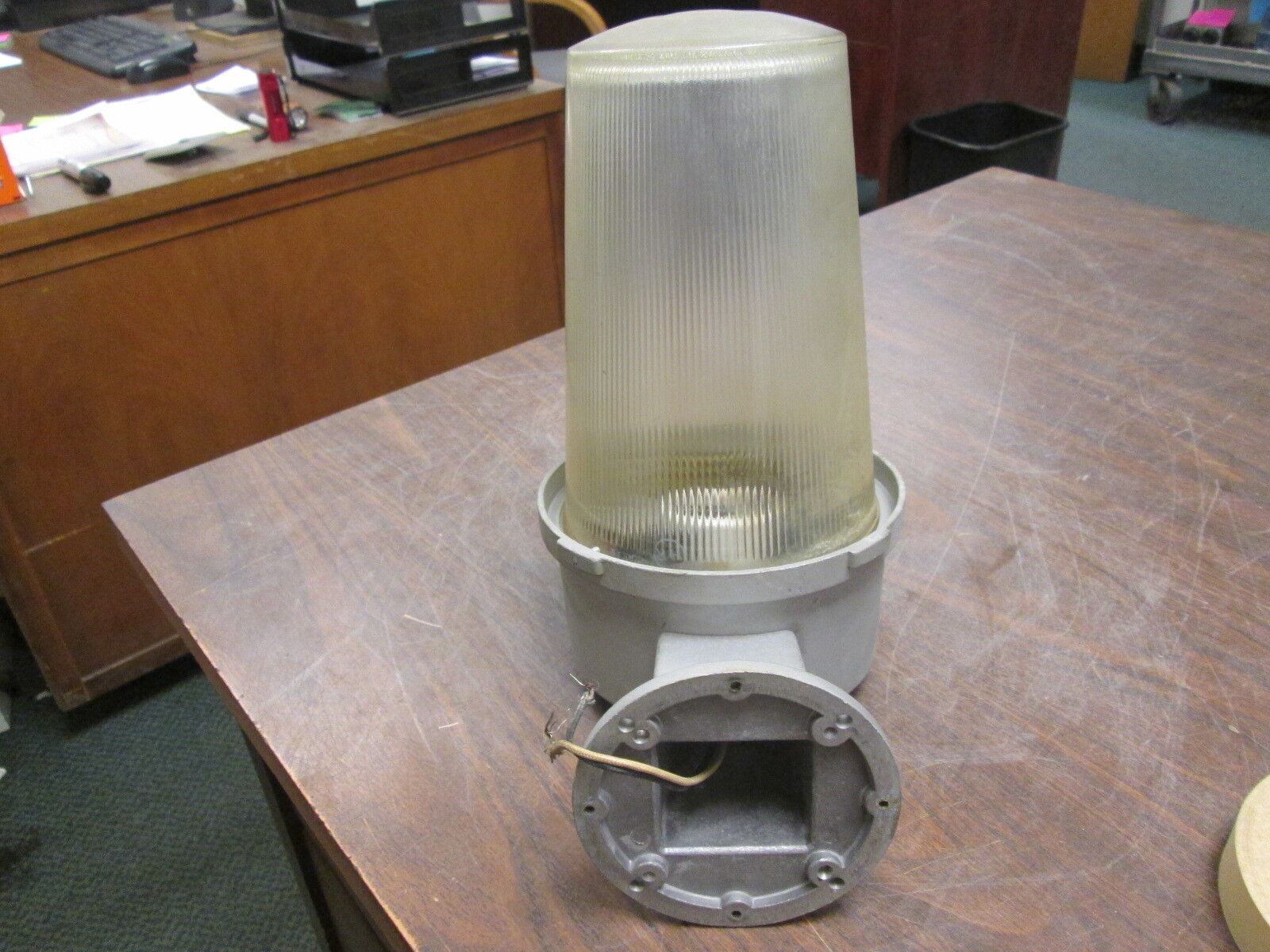 Red Dot Light VRB-302 300W 60Hz Used
