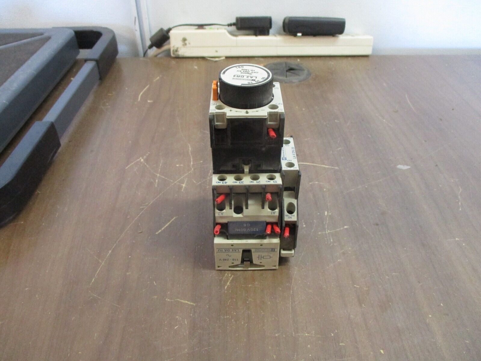 Telemecanique Time Delay Relay LA3 DR4 Off Delay: 10-180s 120V Coil 10A 600V