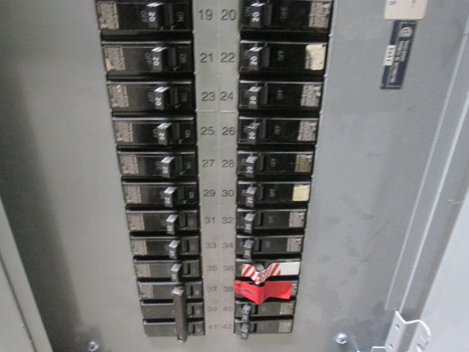 GE Main Lug Circuit Breaker Panel w/ Surge Suppressor AQU3422MBX 225A Max Used