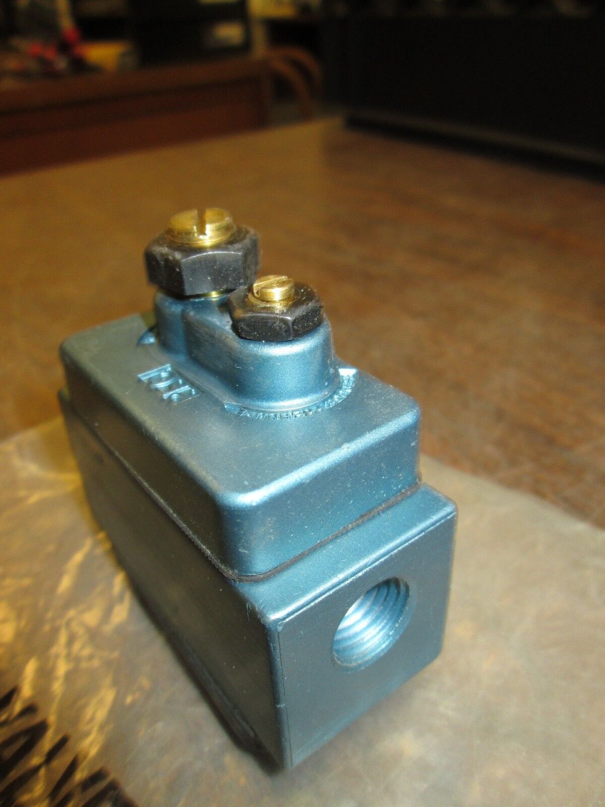 MAC Flow Control Valve R2-01-25-G 2-Way 1/4" New Surplus