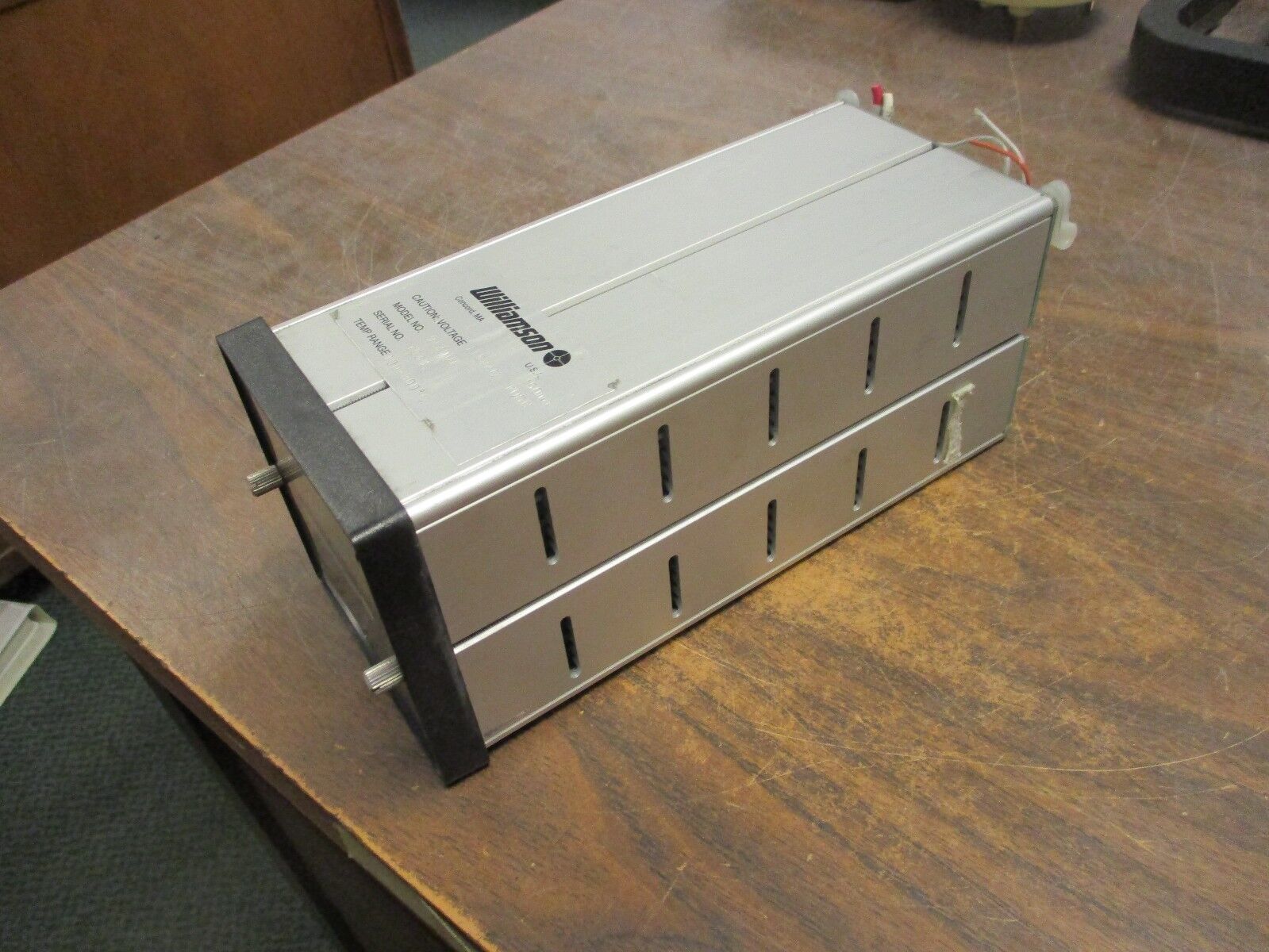 Williamson Temperature Controller 9120UT Range: 400-800°C 115V Used