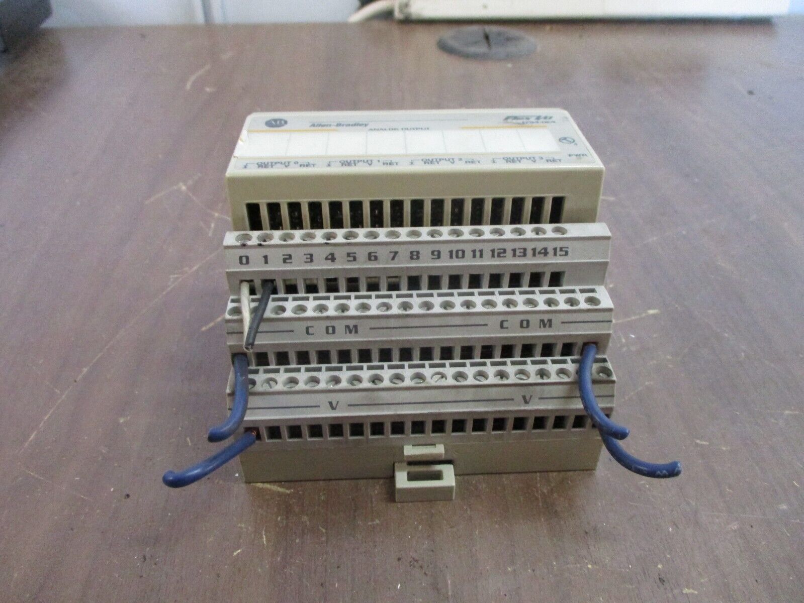 Allen-Bradley Analog Output Module 1794-OE4 *Cracked* Used