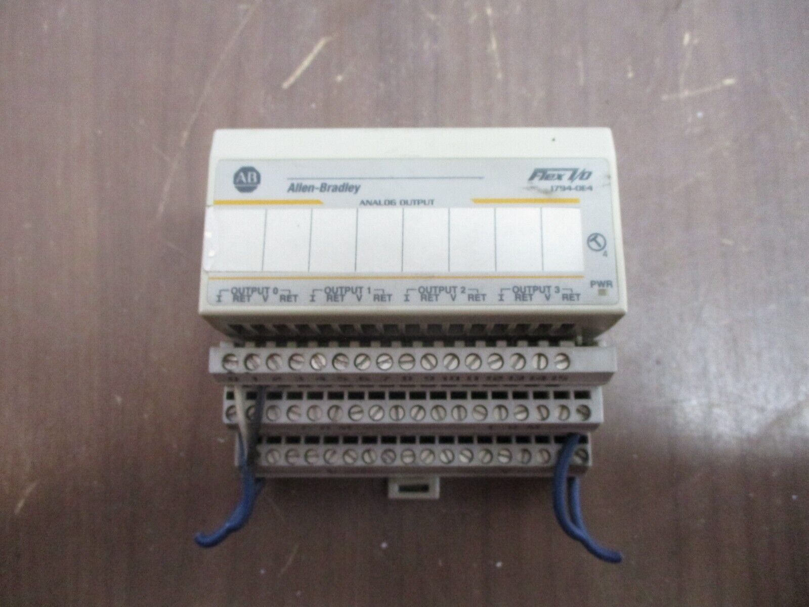 Allen-Bradley Analog Output Module 1794-OE4 *Cracked* Used