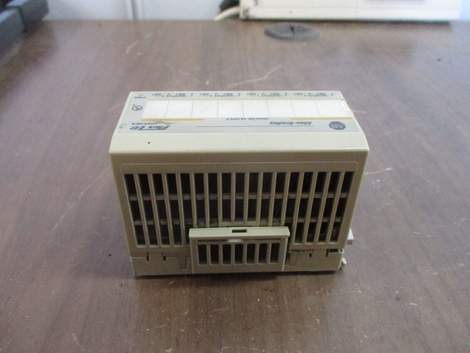 Allen-Bradley Analog Output Module 1794-OE4 *Cracked* Used