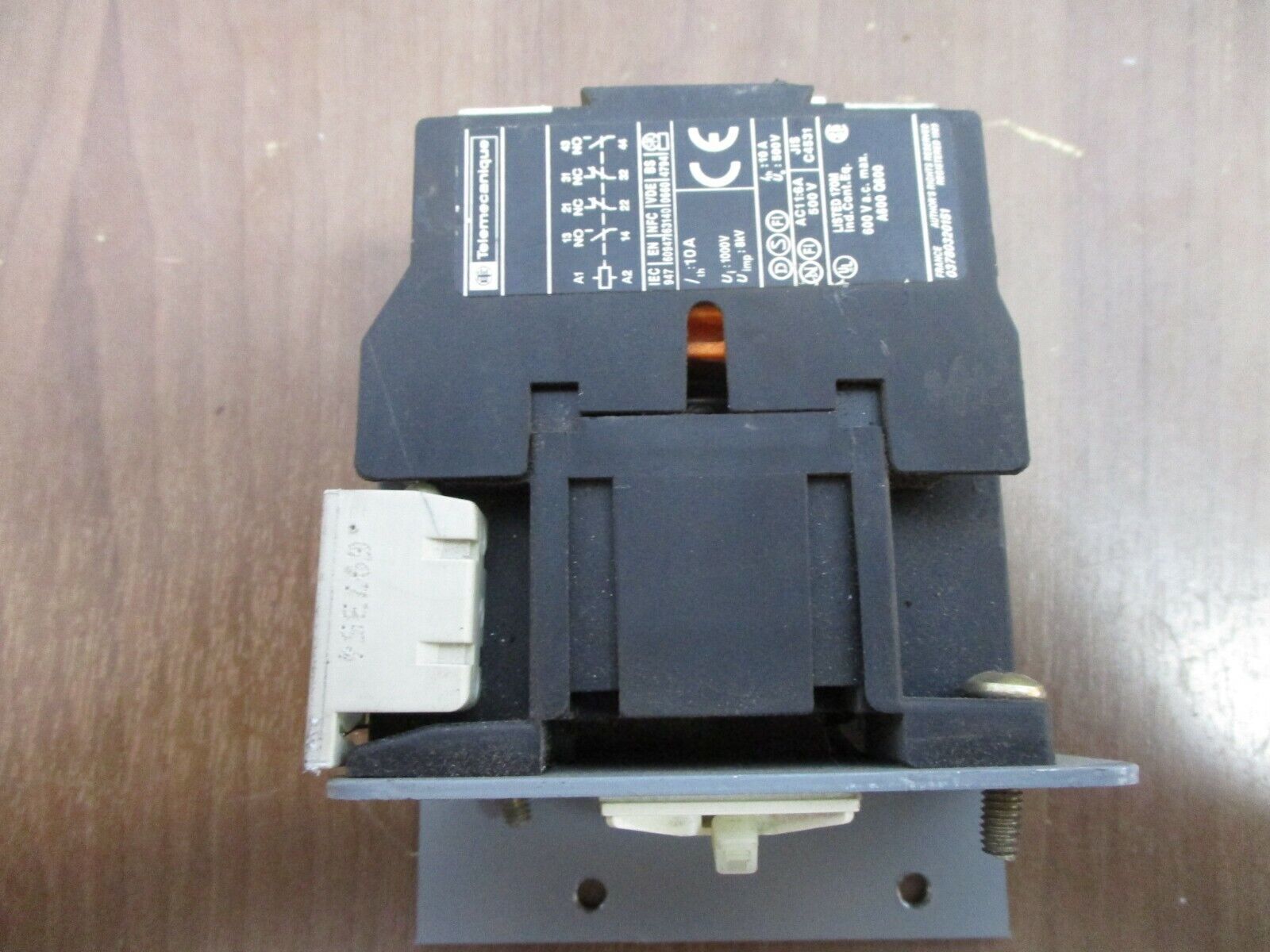 Telemecanique Contactor CA2 DN 22 120V Coil 600V w/ Suppressor Module Used