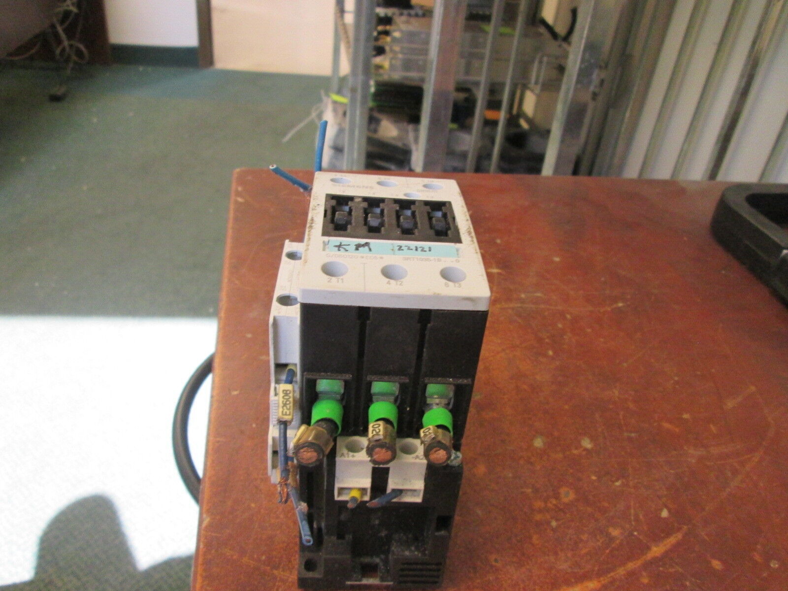 Siemens Sirius Contactor 3RT1035-1B..0 24VDC Coil 55A 600V w/ Aux Contact Used