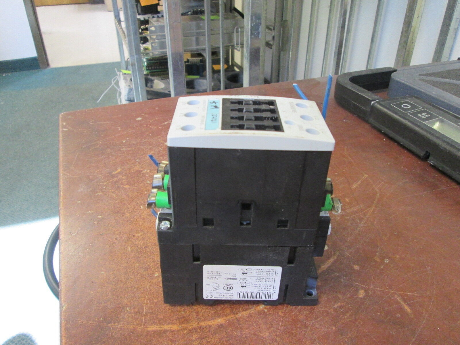 Siemens Sirius Contactor 3RT1035-1B..0 24VDC Coil 55A 600V w/ Aux Contact Used