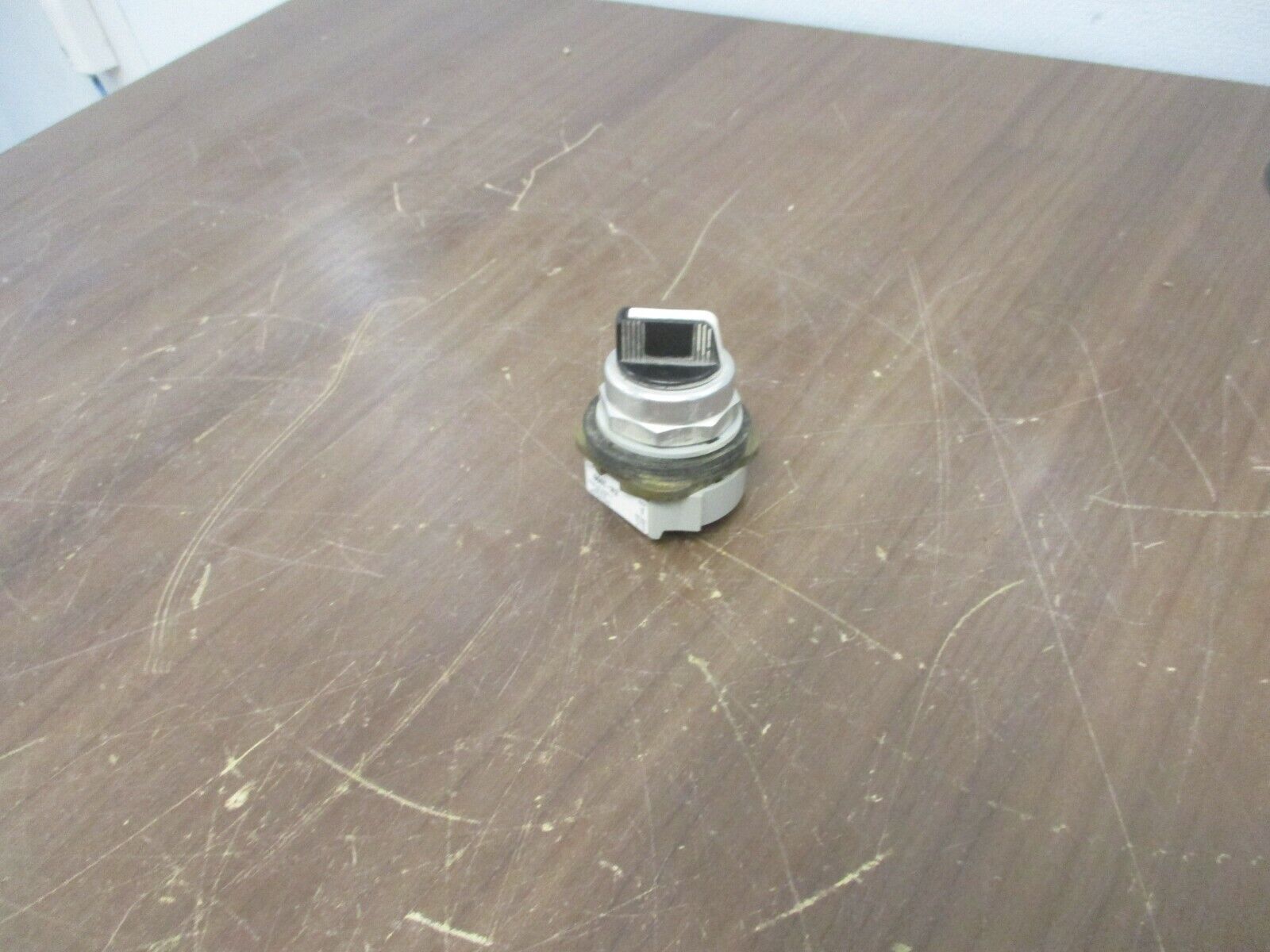 Allen-Bradley Selector Switch 800T-H2 Ser. T Type 4,13 *No Contact Block* Used