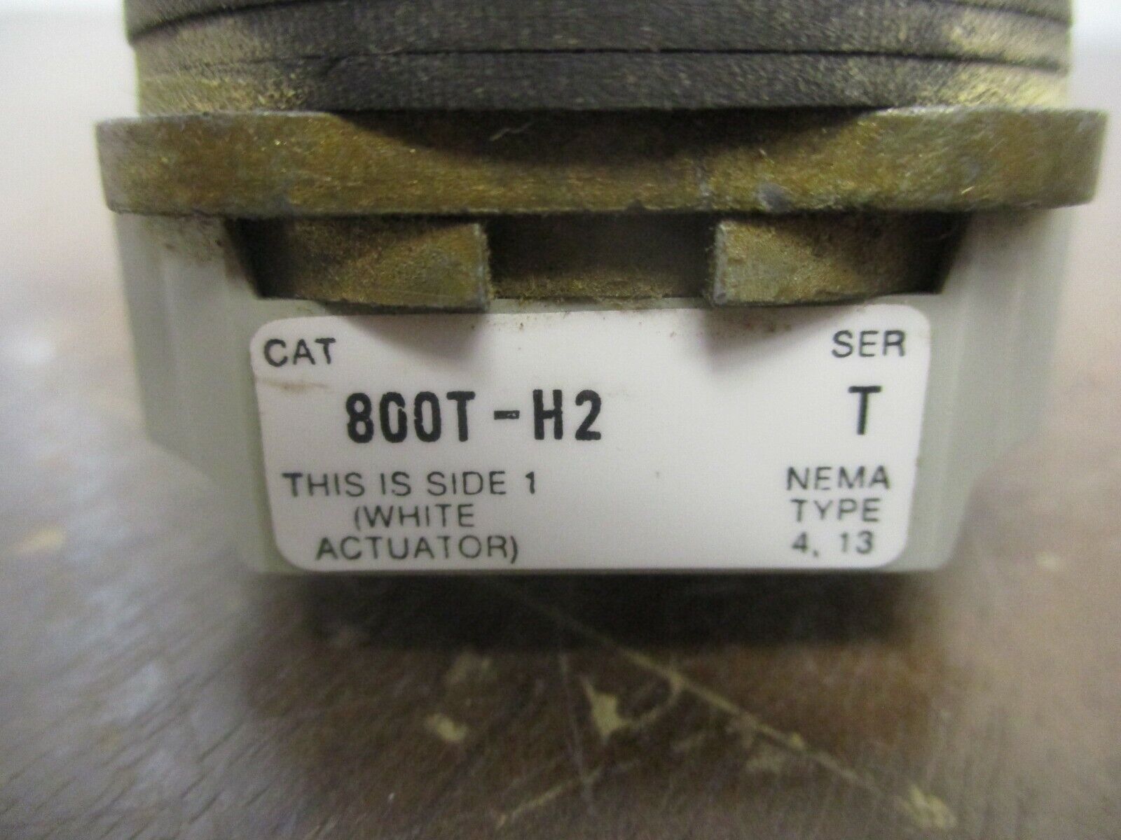 Allen-Bradley Selector Switch 800T-H2 Ser. T Type 4,13 *No Contact Block* Used