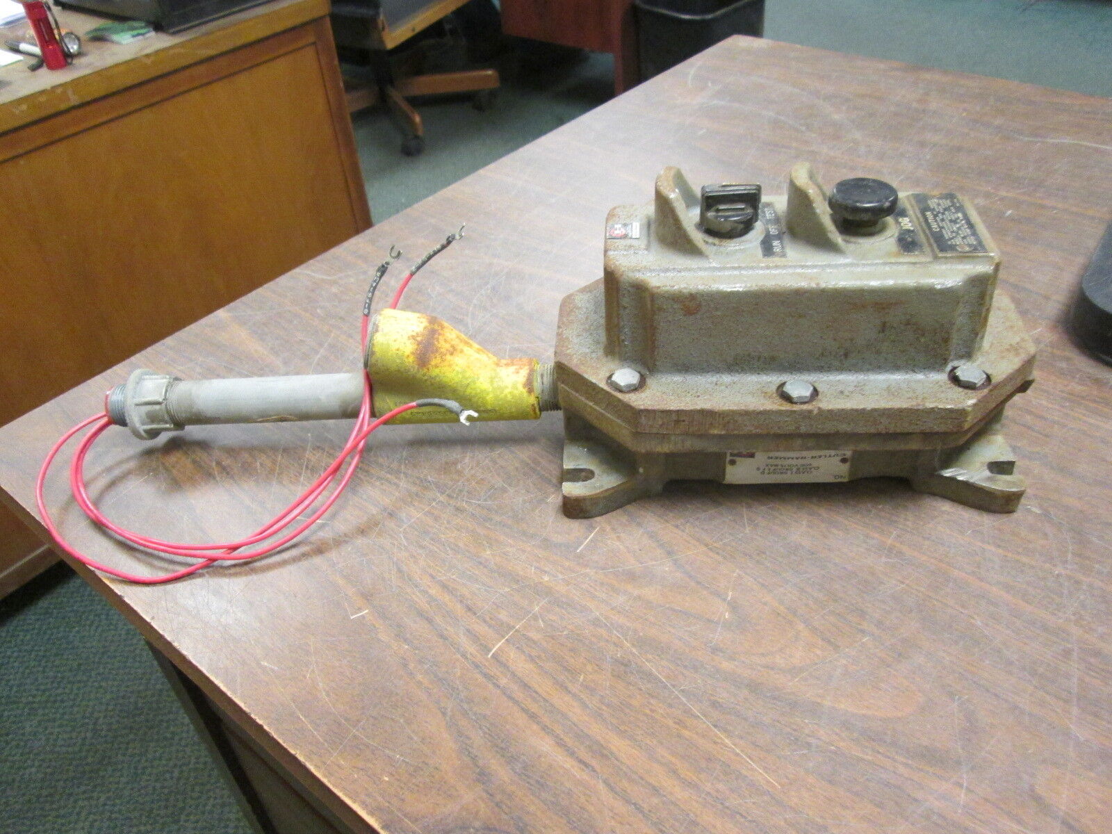 Cutler-Hammer Explosion Proof Push Button Station 10250H1751A 2-Position Used