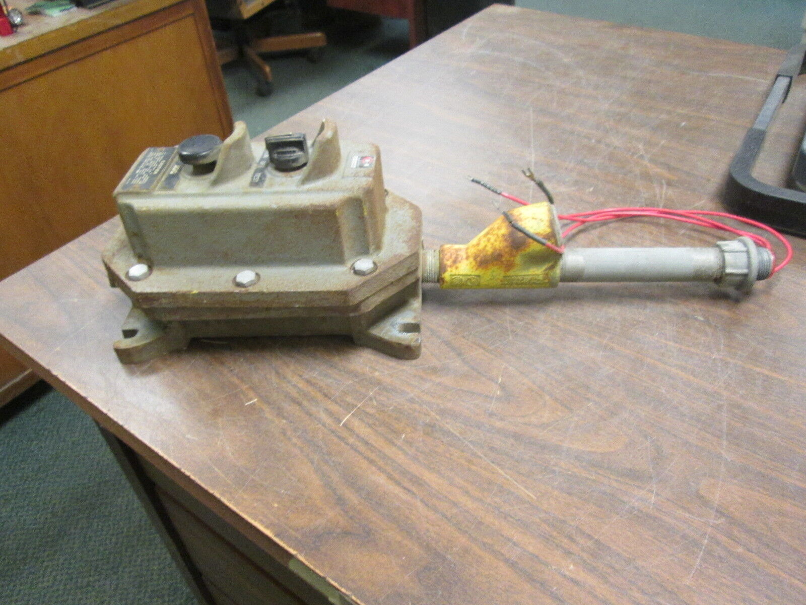 Cutler-Hammer Explosion Proof Push Button Station 10250H1751A 2-Position Used