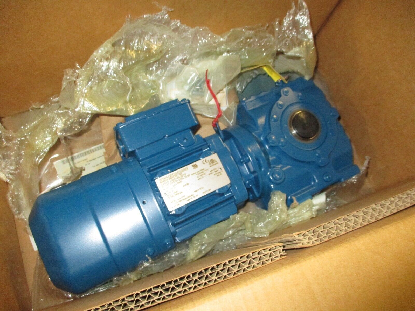 SEW-EURODRIVE Gearmotor SA47/T DRS71S4/ES7R 0.50HP 230/460V 1.84/0.92A 60Hz 3Ph