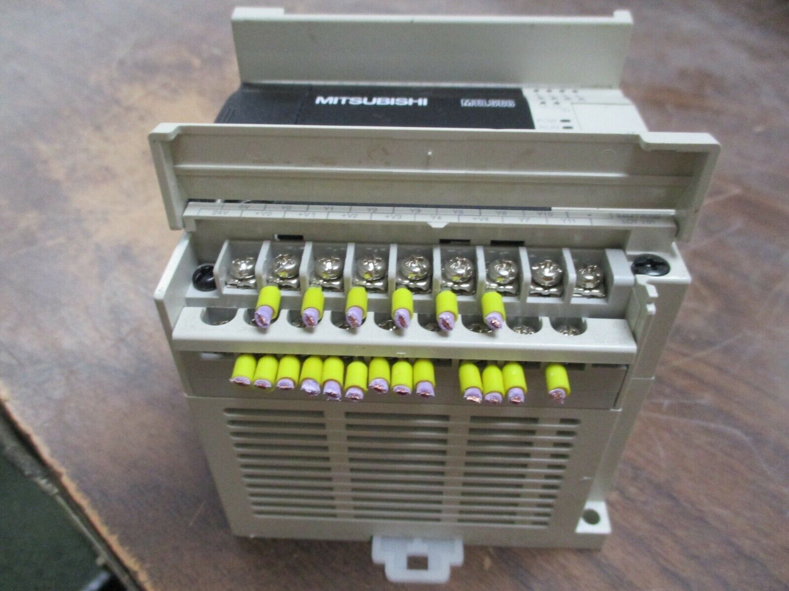 Mitsubishi Power Supply FX3G-24MT/ESS Input: 100-240VAC, 50/60Hz, 32W Used