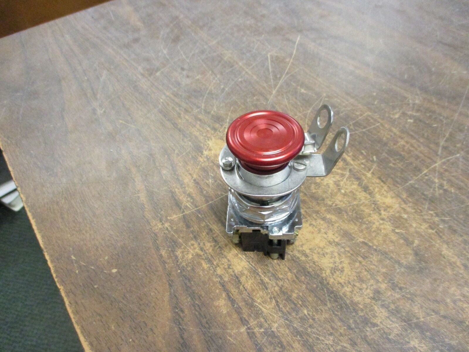 Cutler-Hammer Momentary Red Push Button 10250T/91000T Used